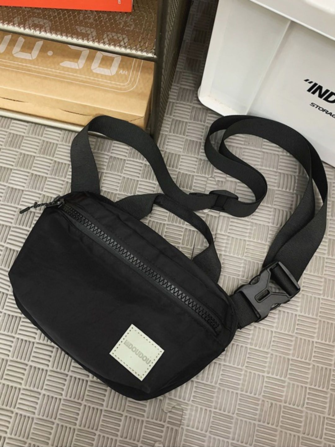 

StyleCast Black Solid Stylish Crossbody Bag