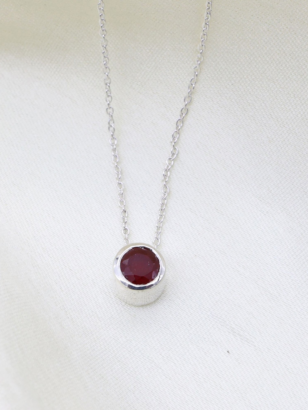 

HIFLYER JEWELS Circular Pendants with Chains, Burgundy