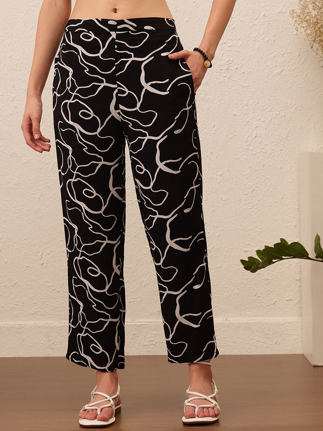 

The Roadster Lifestyle Co Printed High-Rise Trouser, Black