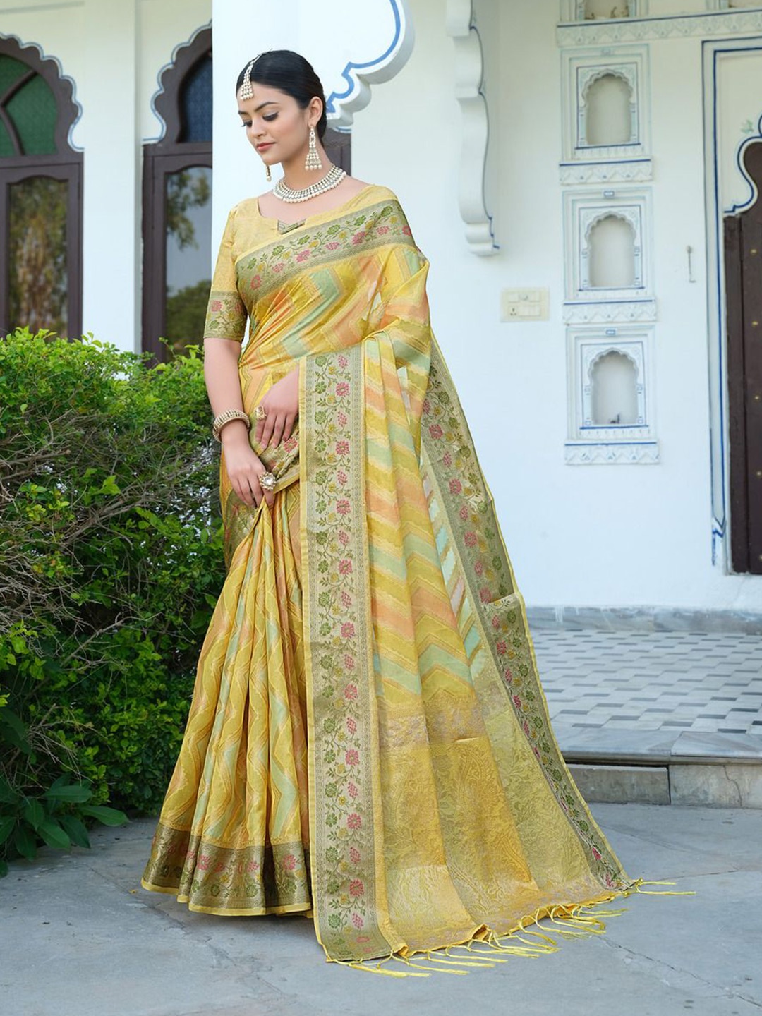 

ISHIKA FAB Woven Design Zari Organza Banarasi Saree, Yellow