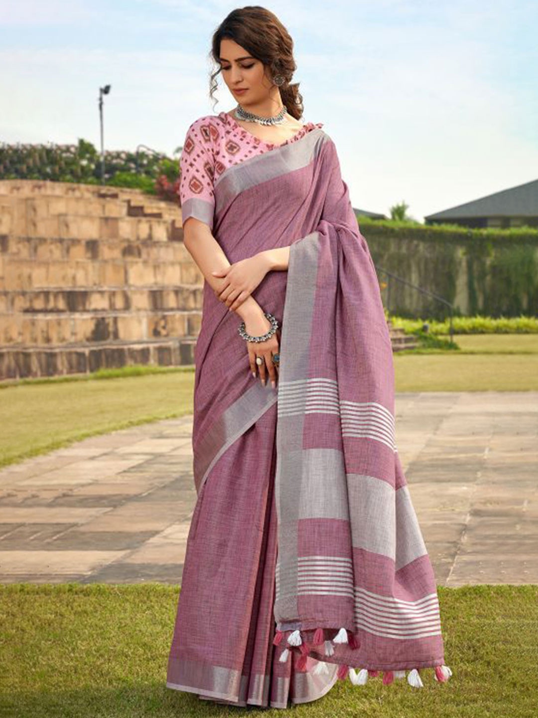 

DEVATITHI Linen Blend Saree, Purple