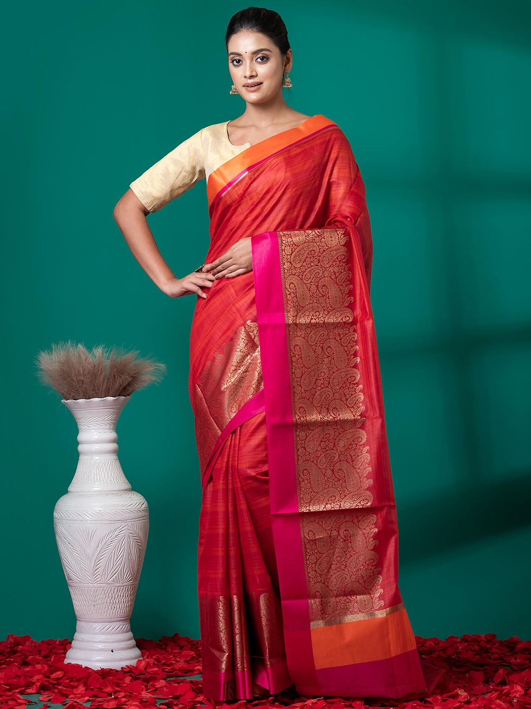 

VIBHAVARI Zari Silk Cotton Fusion Saree, Red