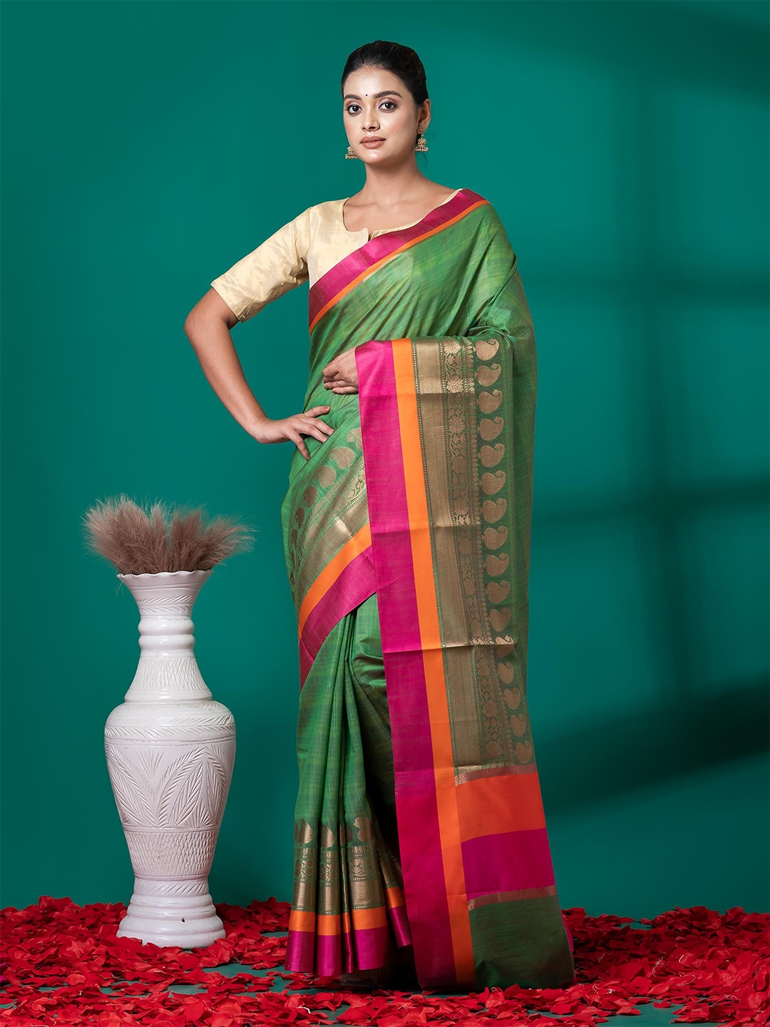 

VIBHAVARI Woven Design Zari Silk Cotton Saree, Green