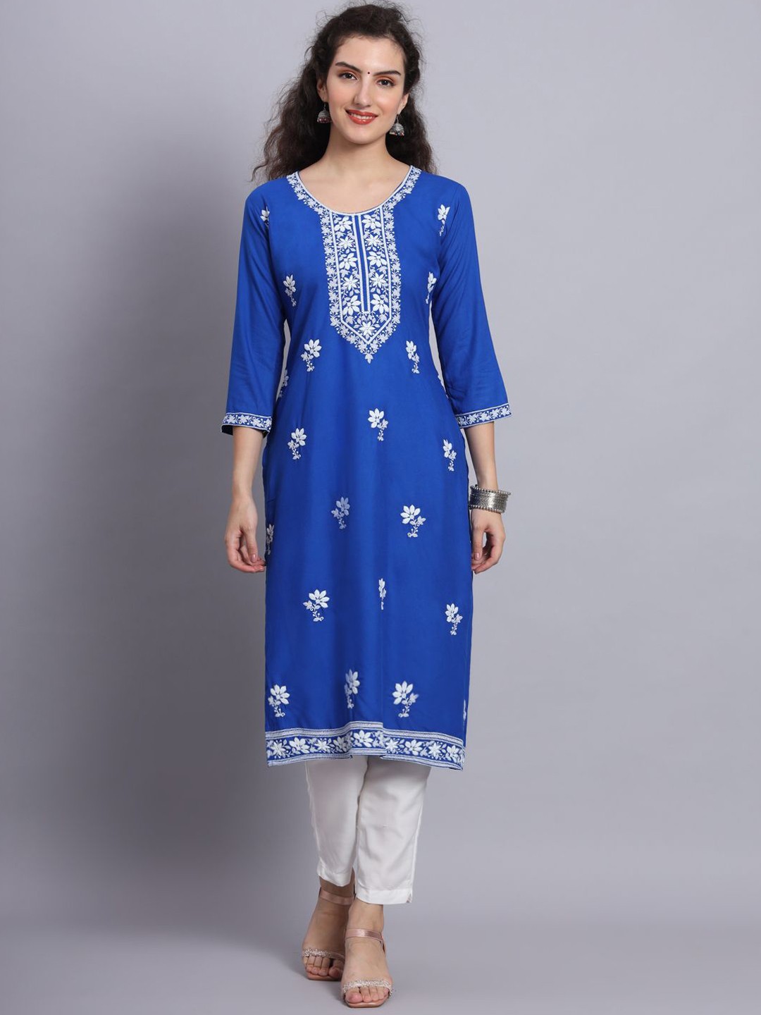 

HERE&NOW Women Floral Embroidered Thread Work Kurta, Blue