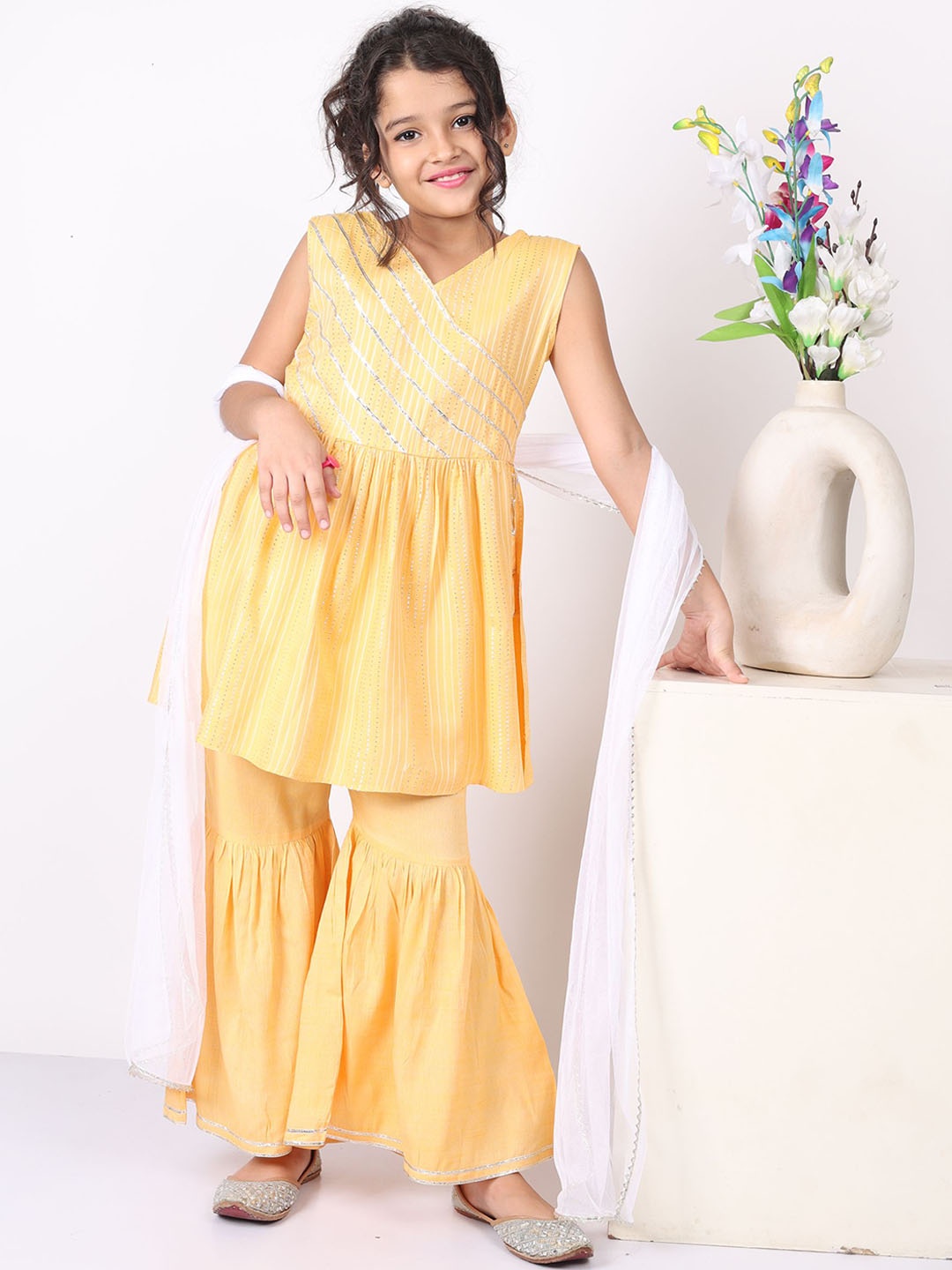 

SILK SPARROW Girls Ethnic Motifs Panelled Gotta Patti Kurta with Sharara & With Dupatta, Yellow