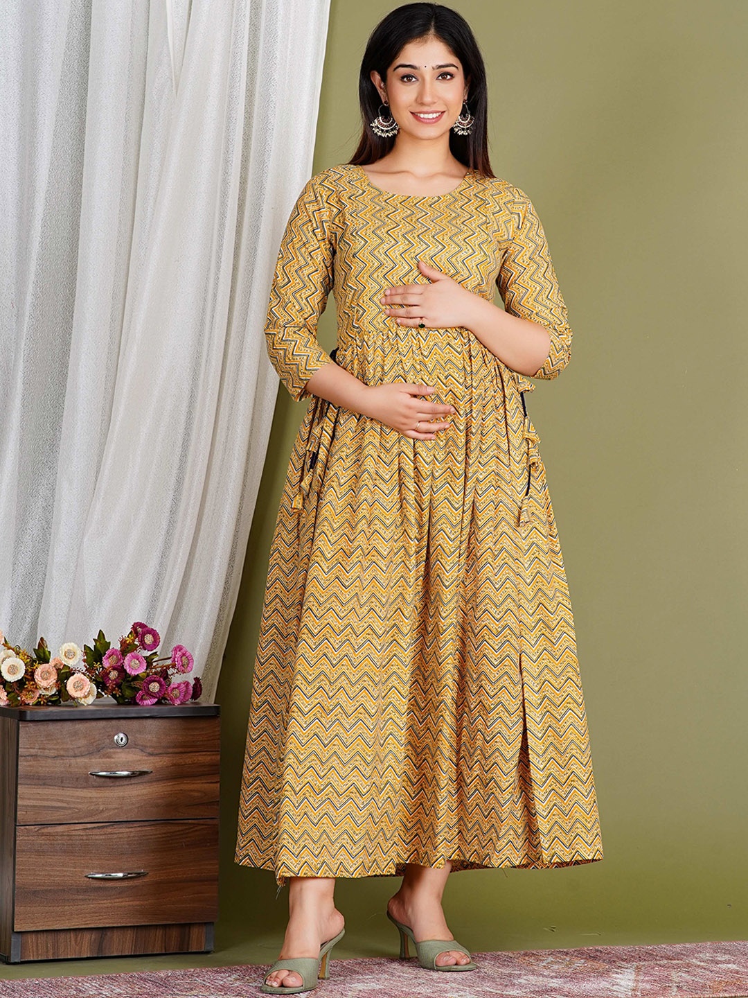

Gujari Women Leheriya Printed Floral Maternity Anarkali Kurta, Yellow
