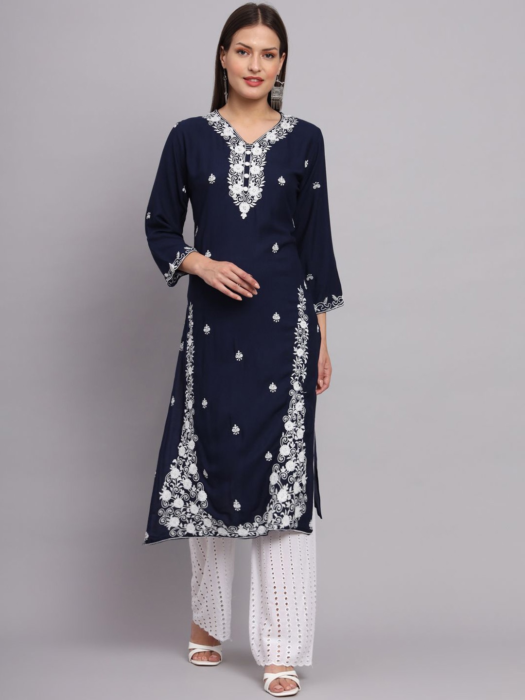 

HERE&NOW Women Floral Embroidered Thread Work Kurta, Navy blue