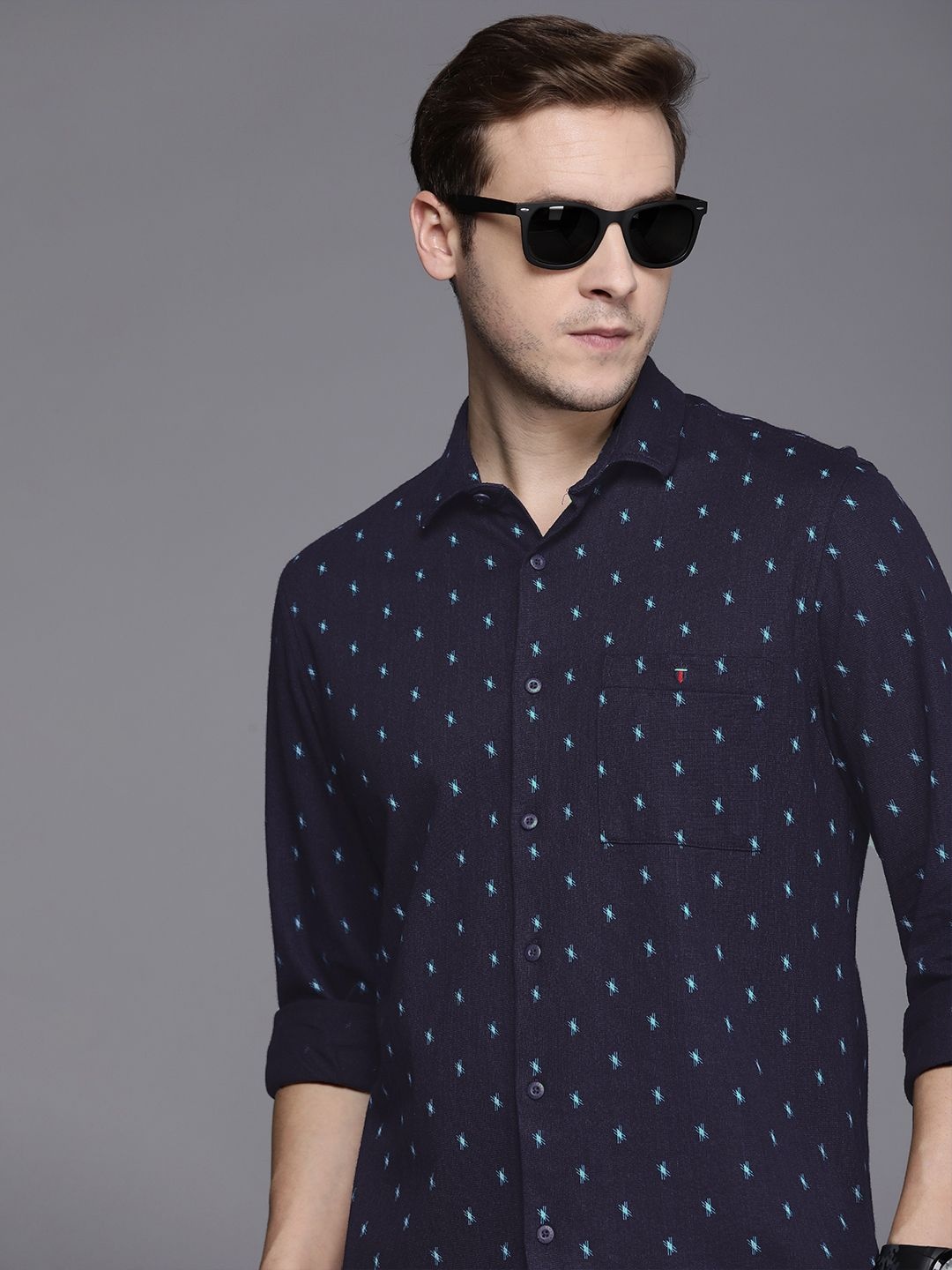 

Louis Philippe Jeans Pure Cotton Geometric Printed Slim Fit Casual Shirt, Navy blue