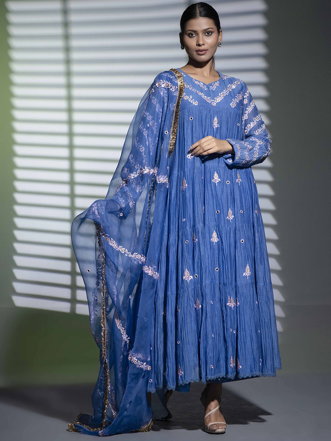 

SHWETA DABAS Women Empire Thread Work Pure Cotton Kurta with Trousers, Blue