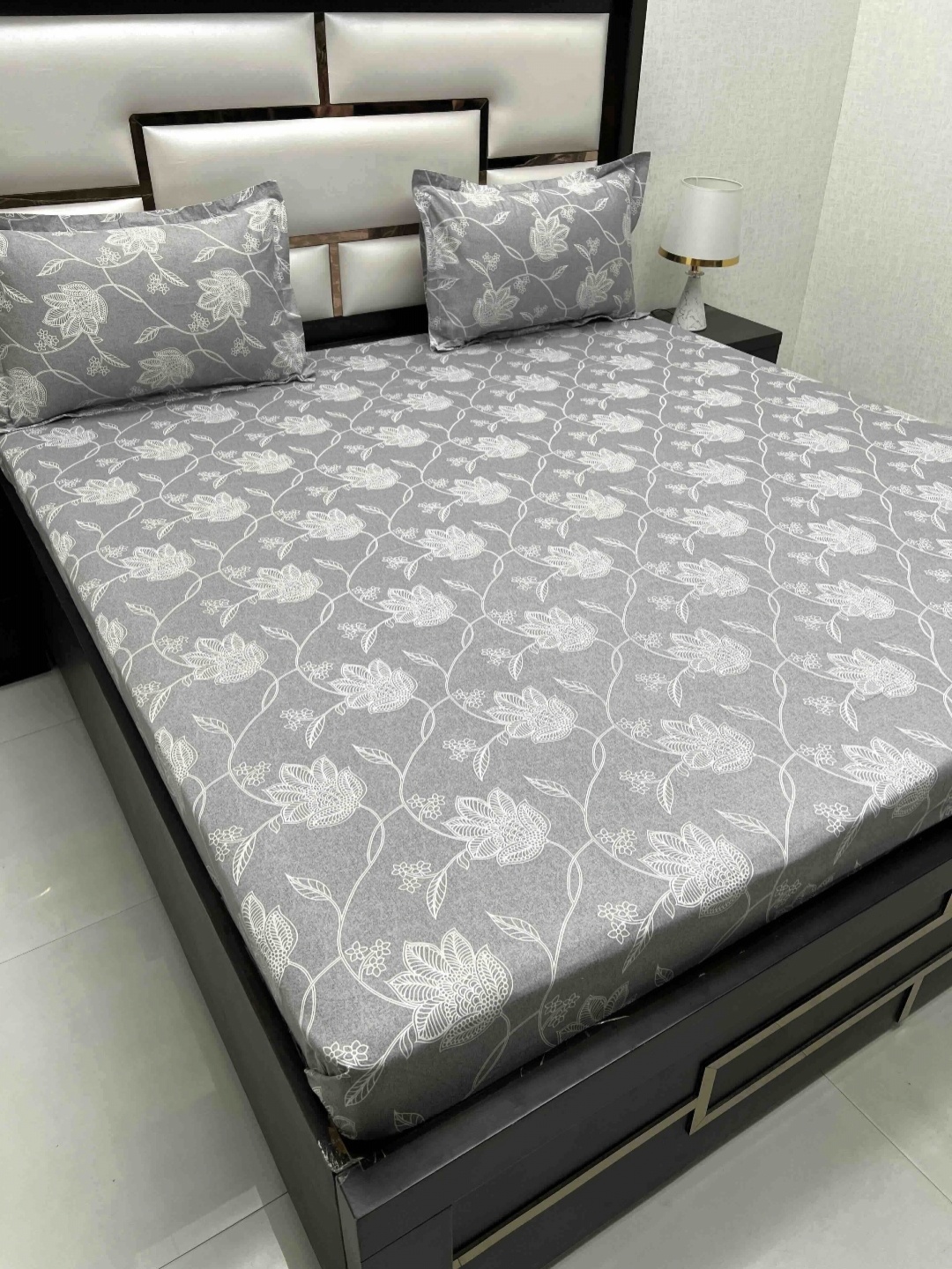 

Pure Decor Royal Passion White 400 TC Pure Cotton Queen Bedsheet Set-2.27 m x 2.55 m, Grey