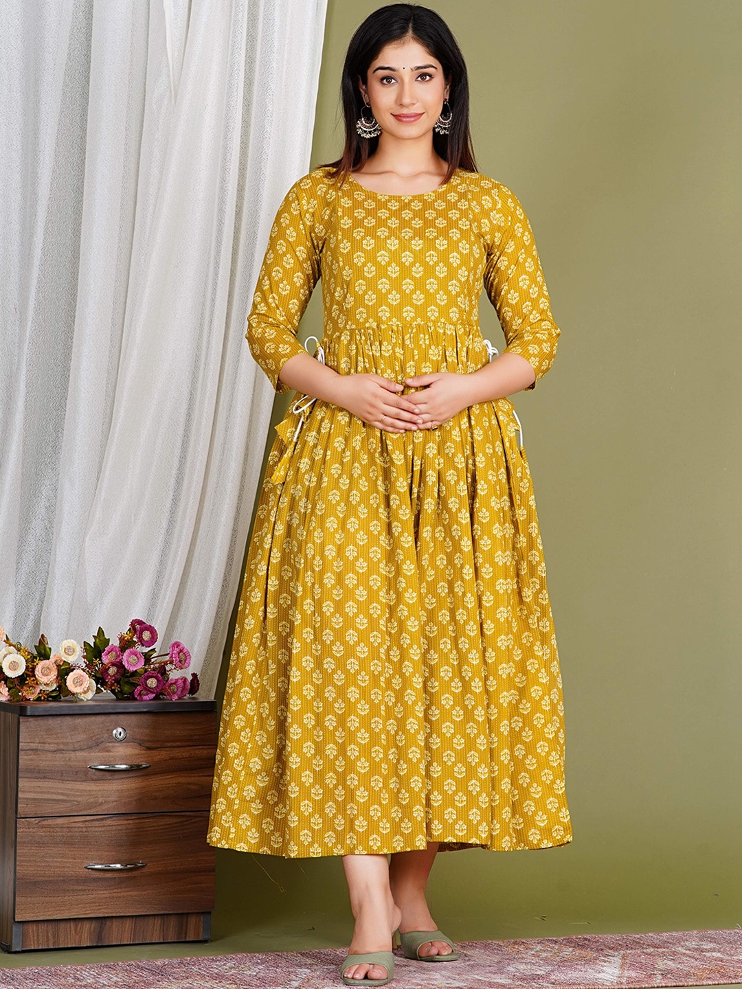 

Gujari Women Floral Printed Thread Work Floral Maternity Anarkali Kurta, Yellow