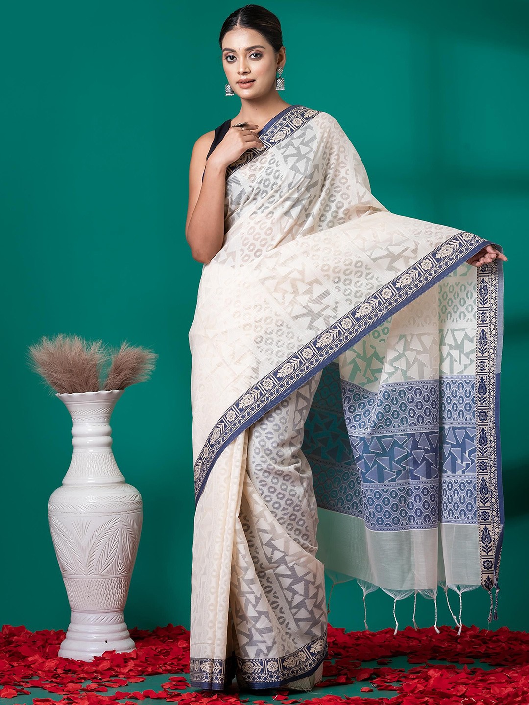 

VIBHAVARI Woven Design Zari Pure Cotton Saree, Beige