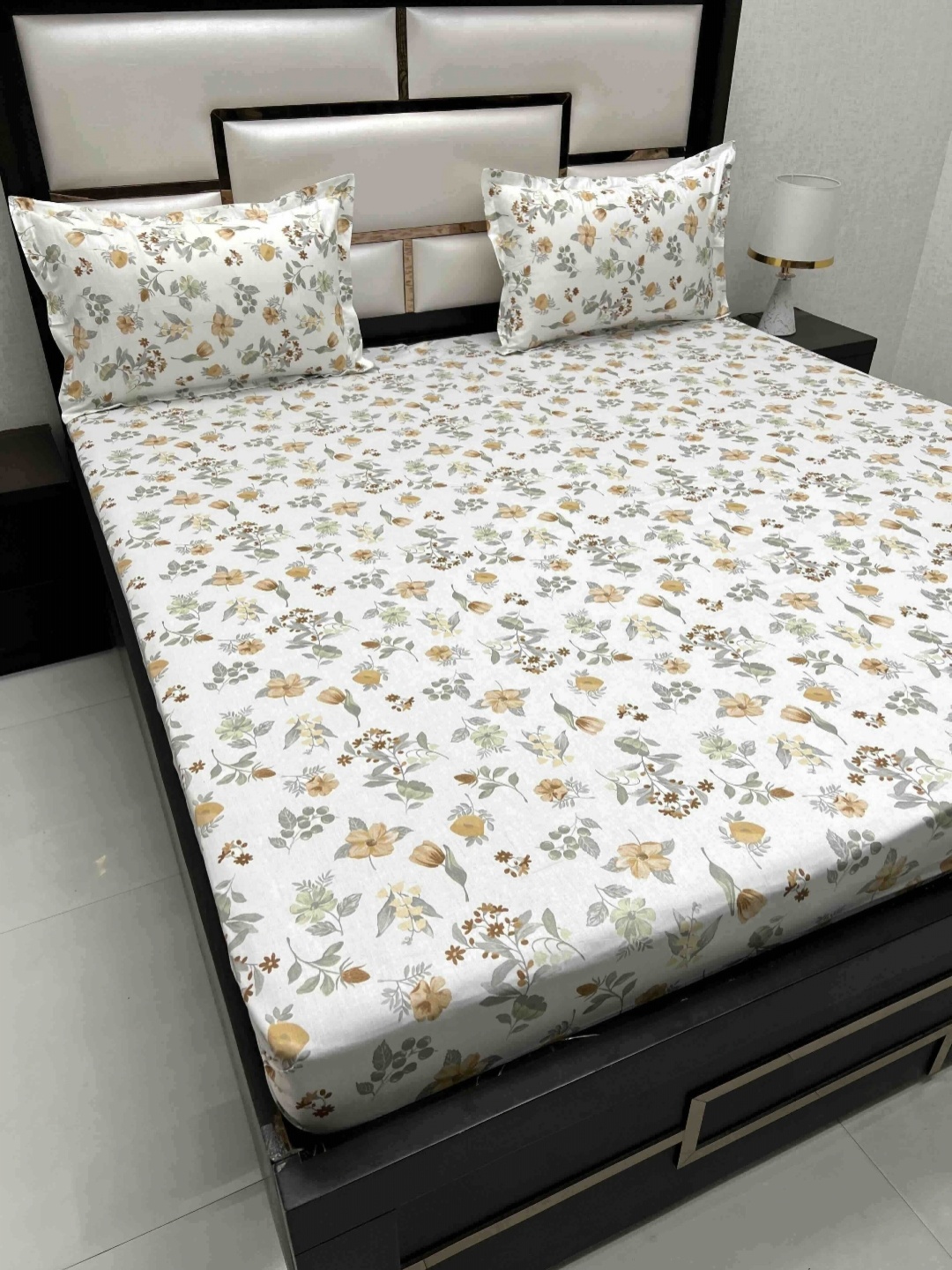 

Pure Decor Royal Passion White Floral Cotton 260 TC Queen Bedsheet Set 2.26 m x 2.54 m