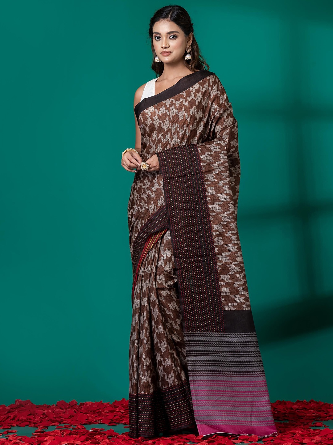 

VIBHAVARI Silk Blend Saree, Brown