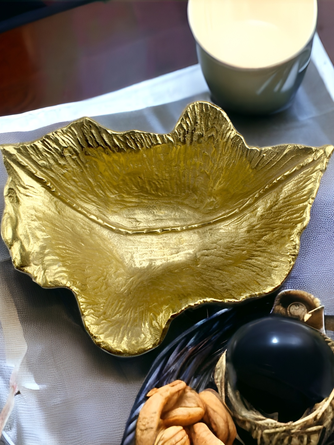 

Hind Decor Textured Leaf Decorative Bowl, Gold