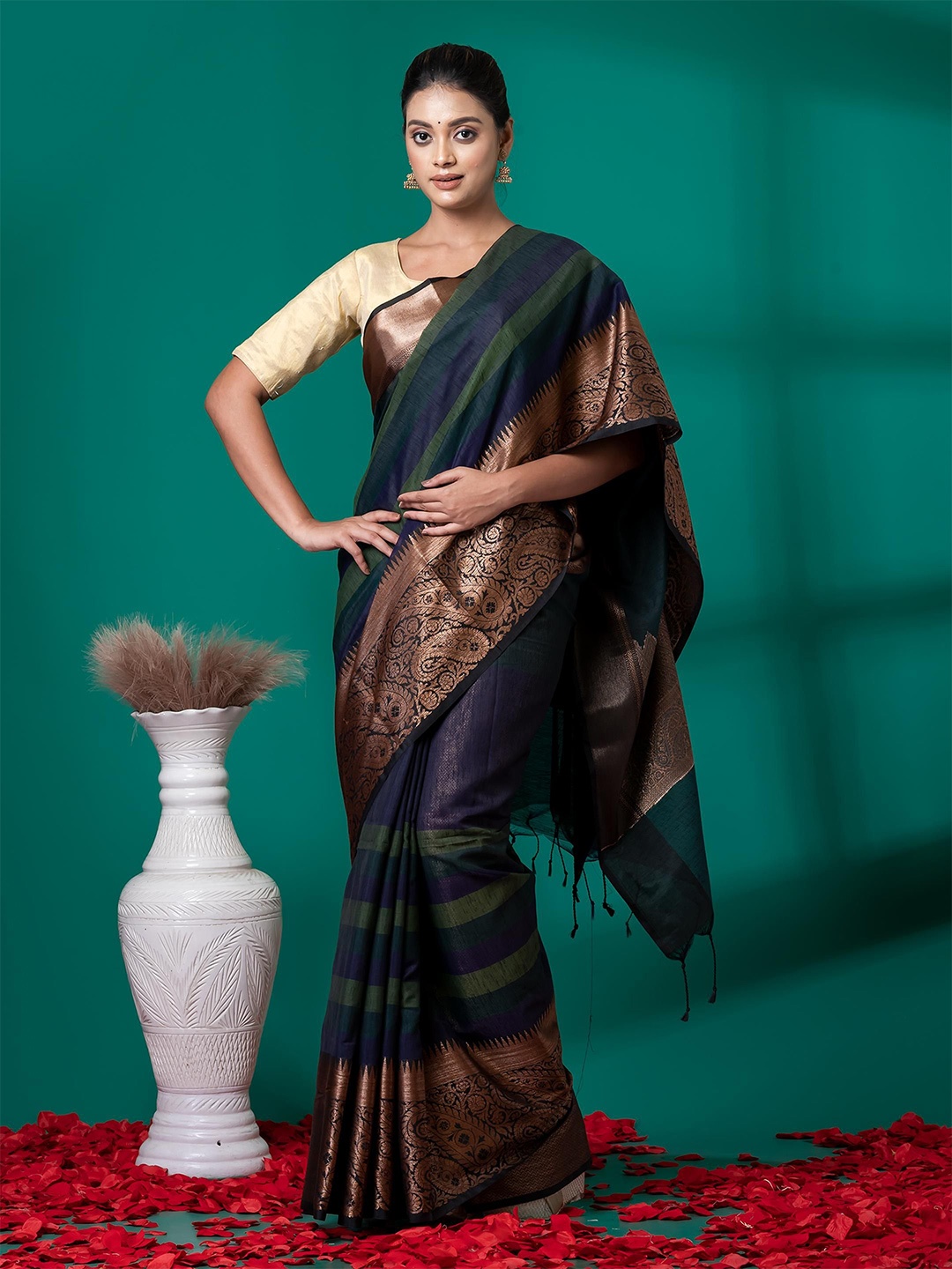 

VIBHAVARI Woven Design Zari Saree, Blue