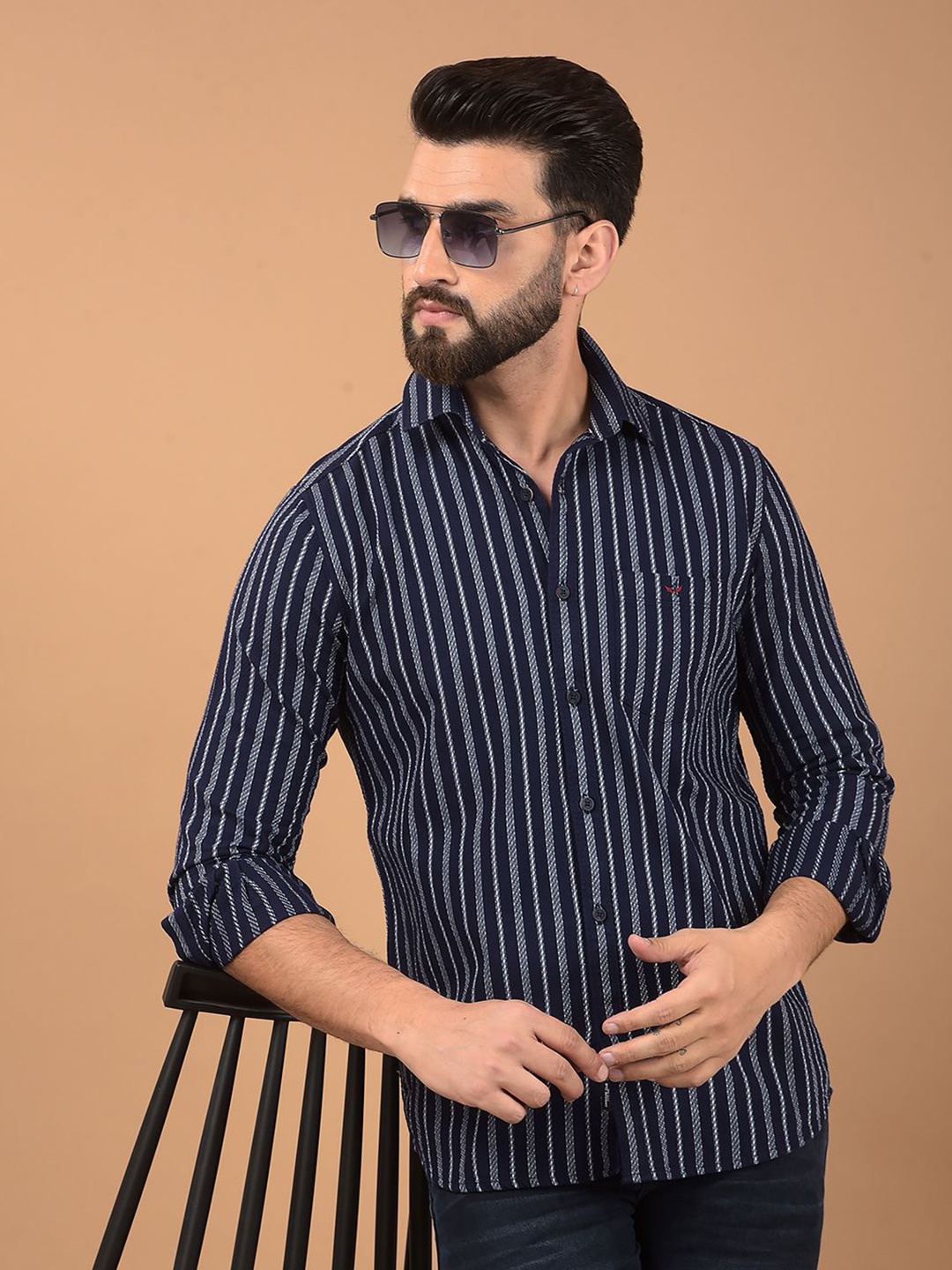 

Crimsoune Club Men Classic Spread Collar Vertical Striped Cotton Slim Fit Casual Shirt, Navy blue