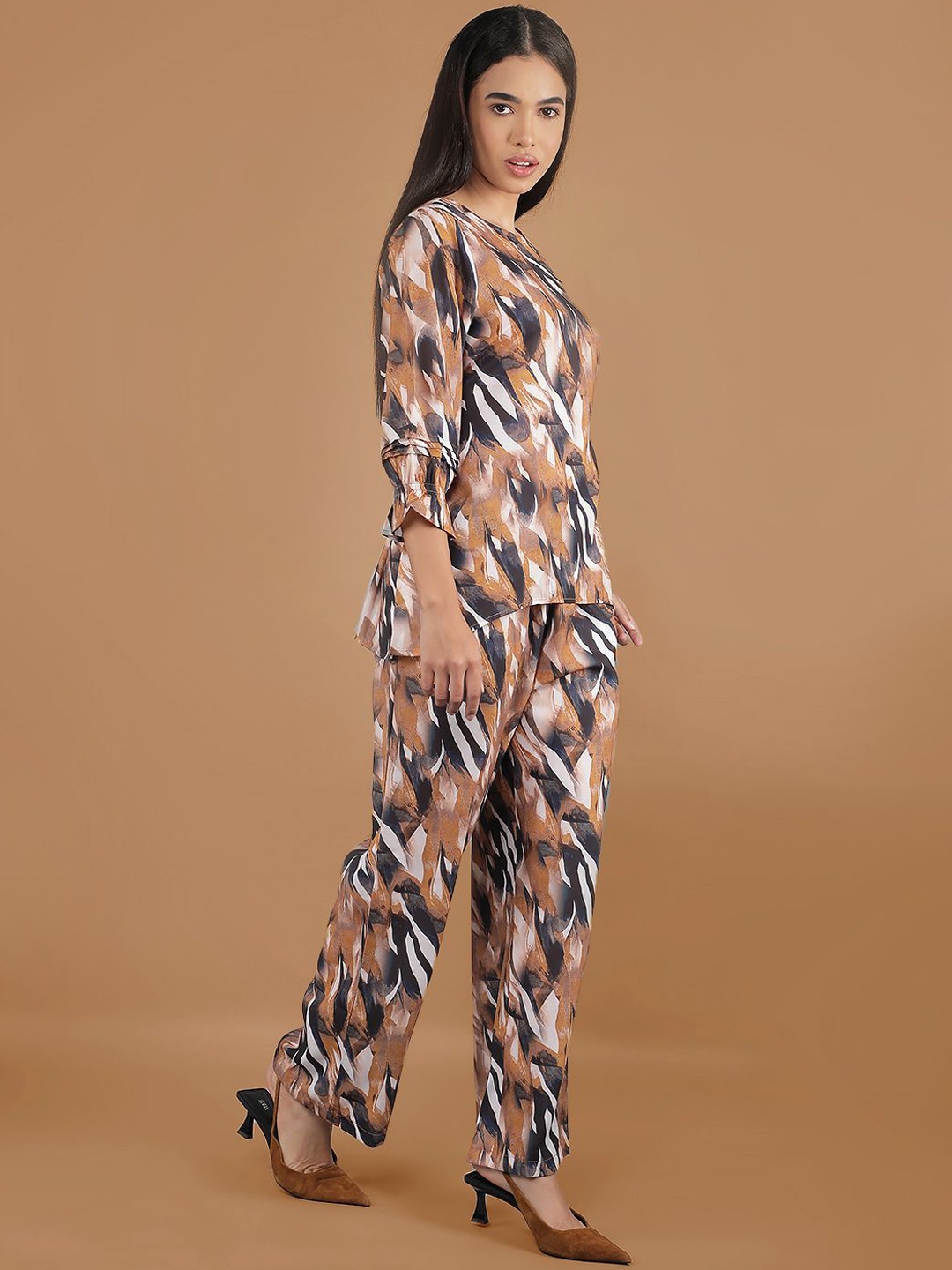 

Crimsoune Club Printed Round Neck Top & Trousers, Brown