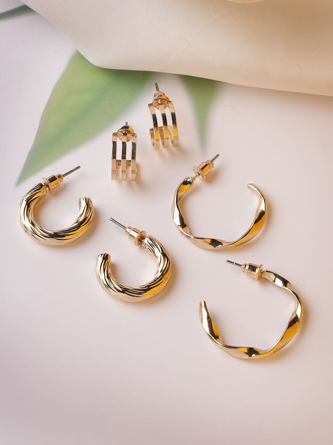 

NVR Contemporary Hoop Earrings, Gold