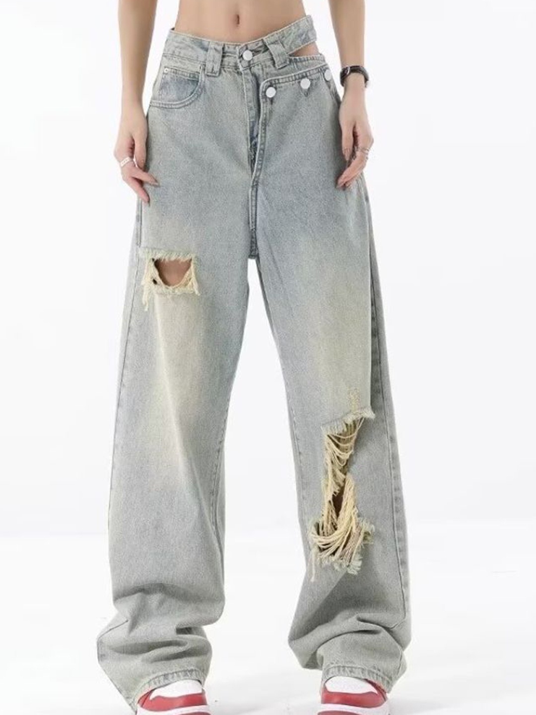 

StyleCast Women Relaxed Fit Highly Distressed Light Fade Jeans, Grey