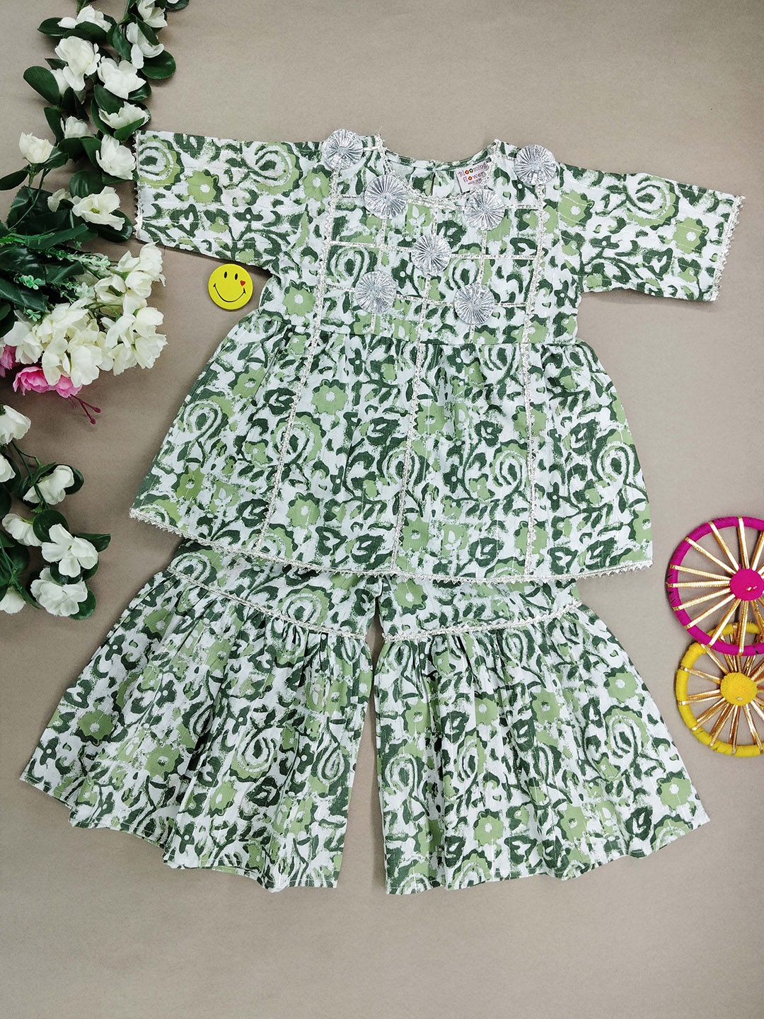 

SILK SPARROW Girls Floral Printed Regular Gotta Patti Pure Cotton Kurta with Sharara & With Dupatta, Green