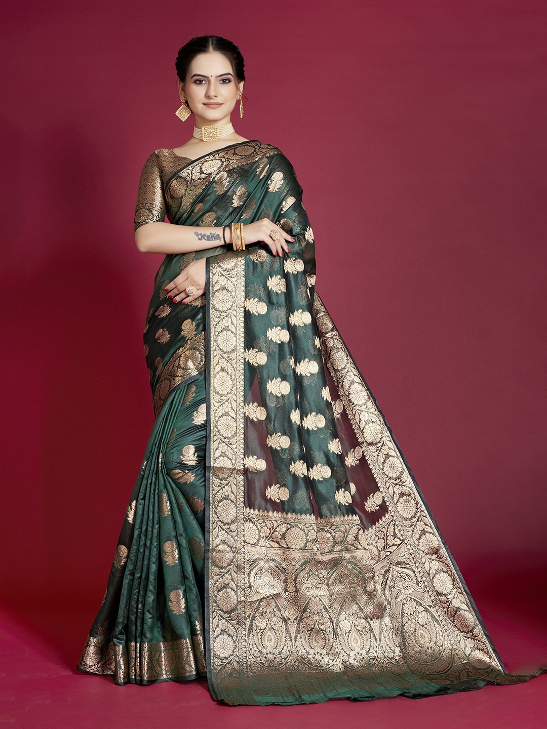 

SHRIMAY Woven Design Zari Organza Banarasi Saree, Green