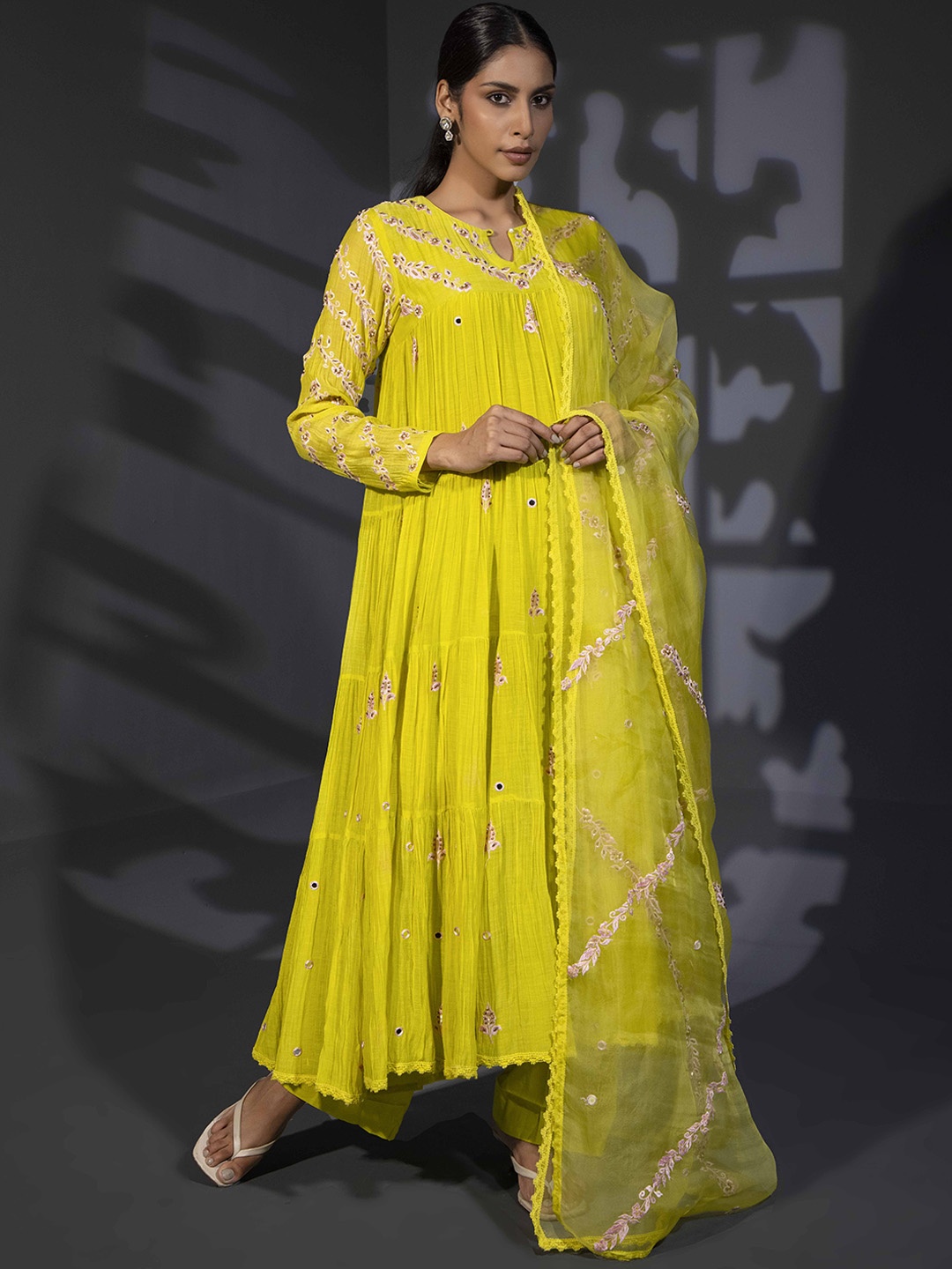 

SHWETA DABAS Women Empire Thread Work Pure Cotton Kurta with Trousers & With Dupatta, Green