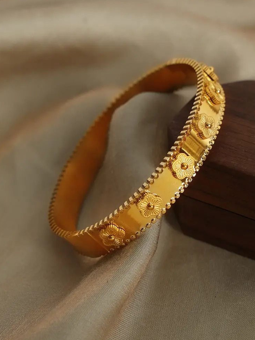

MEENAZ Women American Diamond Antique Gold-Plated Kada Bracelet