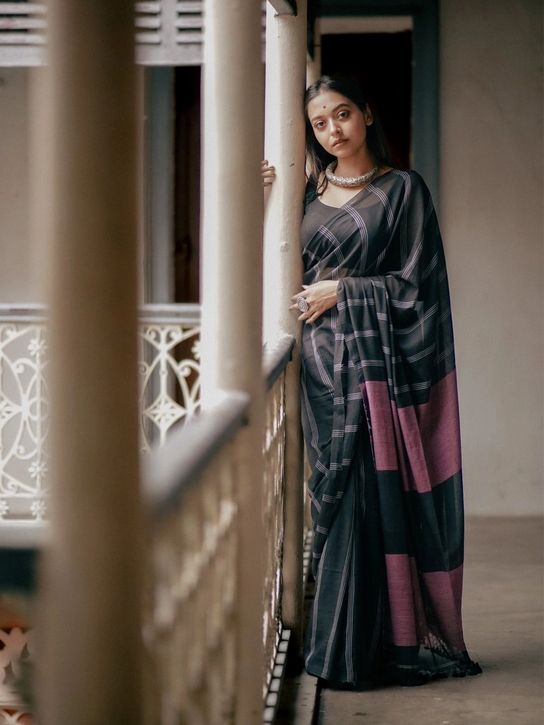 

Sutra Art of Clothing Striped Pure Cotton Jamdani Saree, Black
