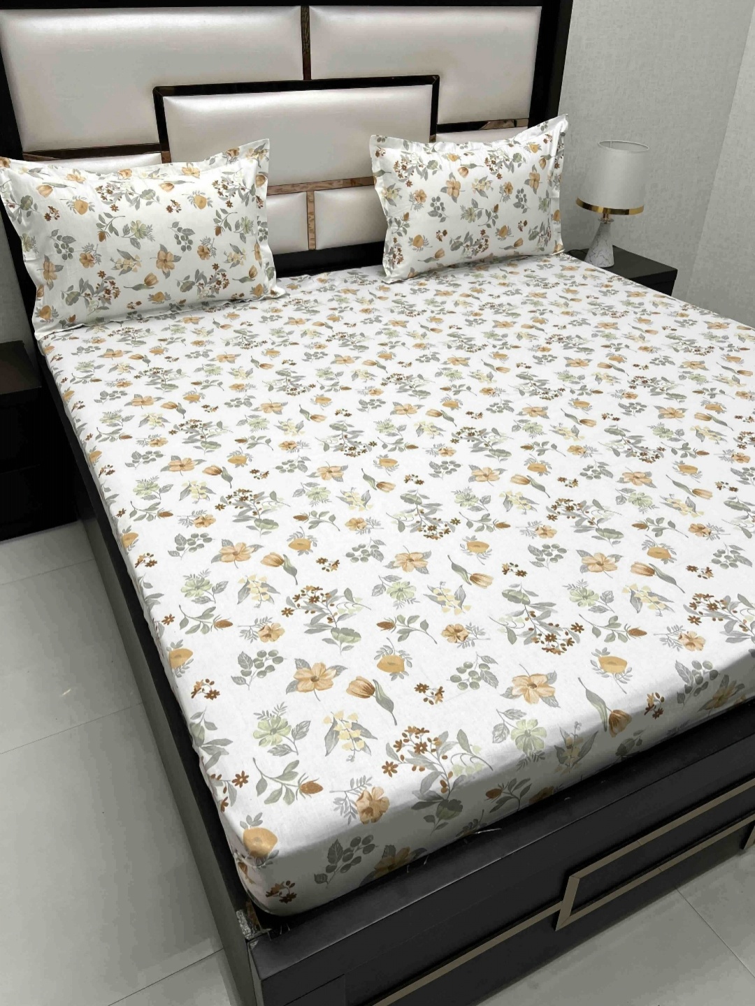 

Pure Decor Royal Passion White Printed Pure Cotton 330 TC Queen Bedsheet Set 2.54 x 2.26 m