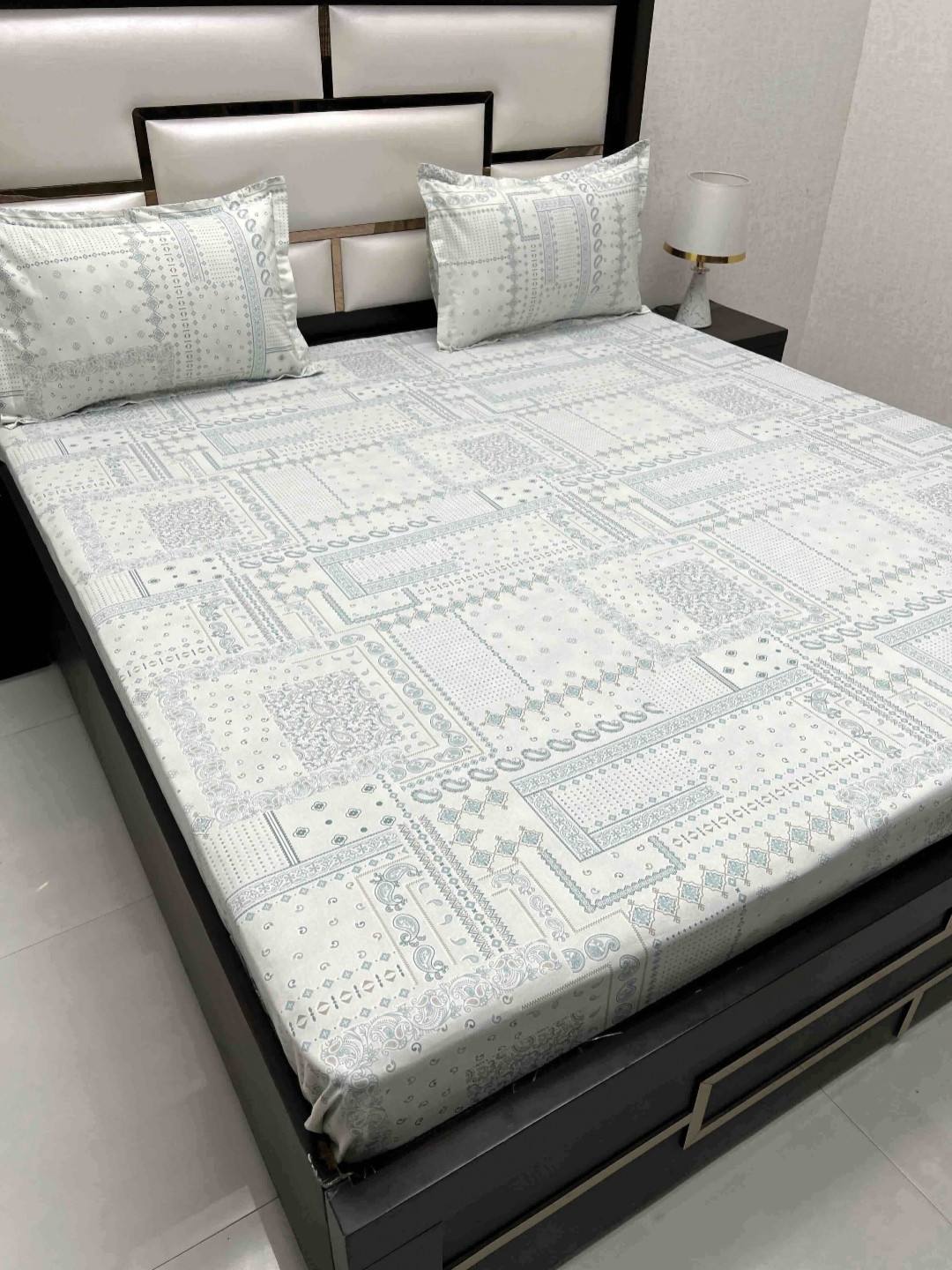 

Pure Decor Royal Passion Green EthnicMotifs Cotton 380 TC Queen Bedsheet Set 2.27x 2.56 m