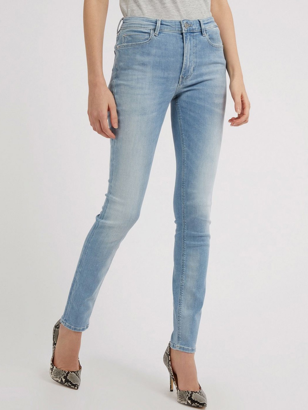 

GUESS Women Skinny Fit High-Rise Slash Knee Light Fade Jeans, Blue
