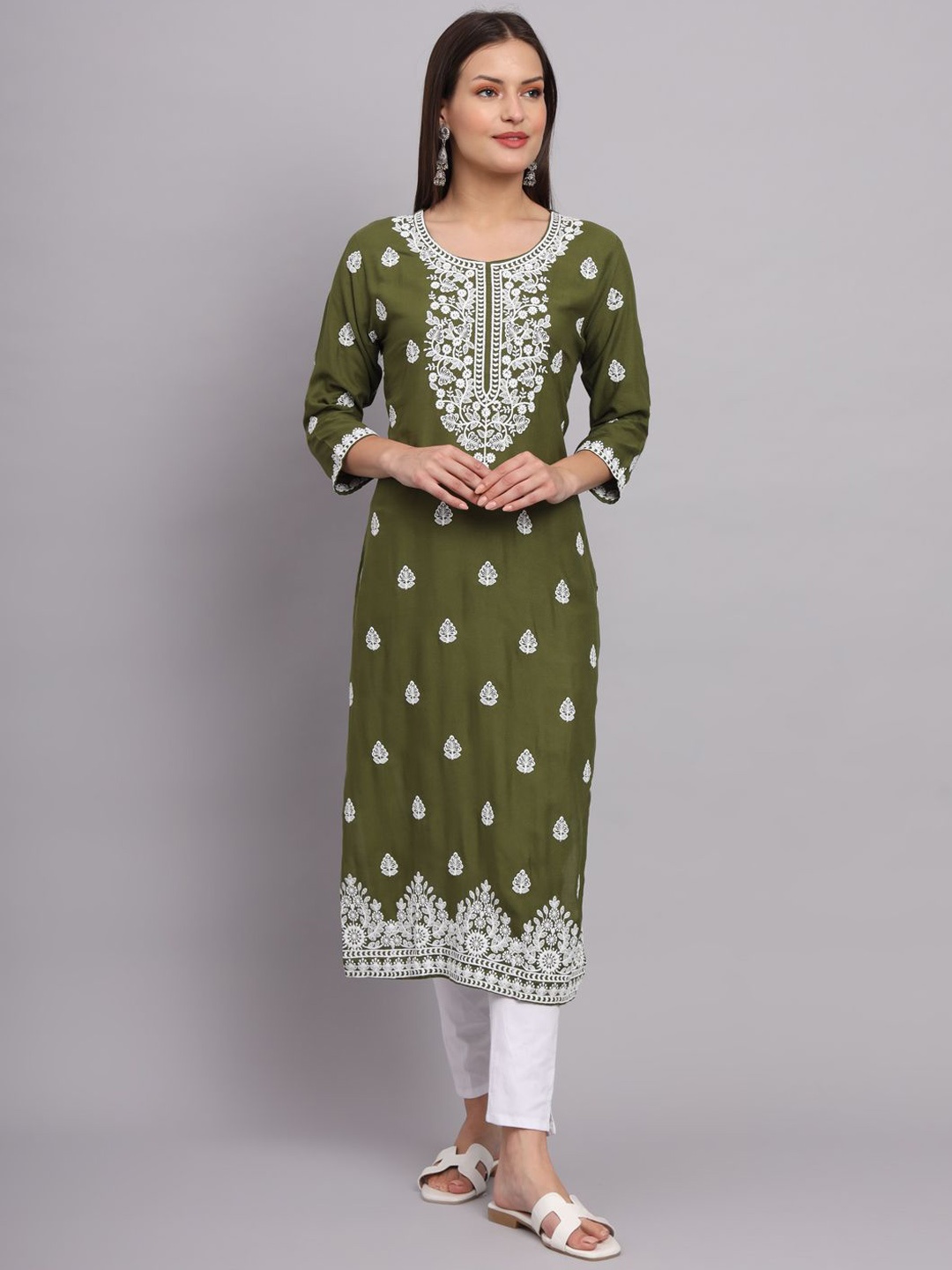 

HERE&NOW Women Floral Embroidered Thread Work Kurta, Green