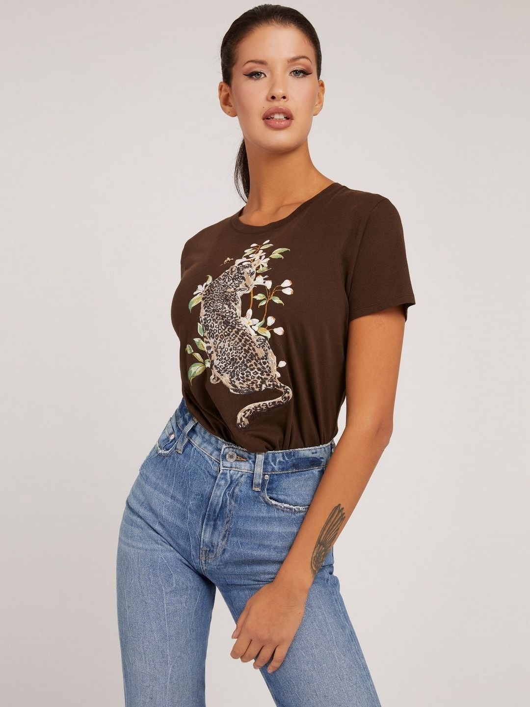 

GUESS Women Printed Pockets T-shirt, Brown