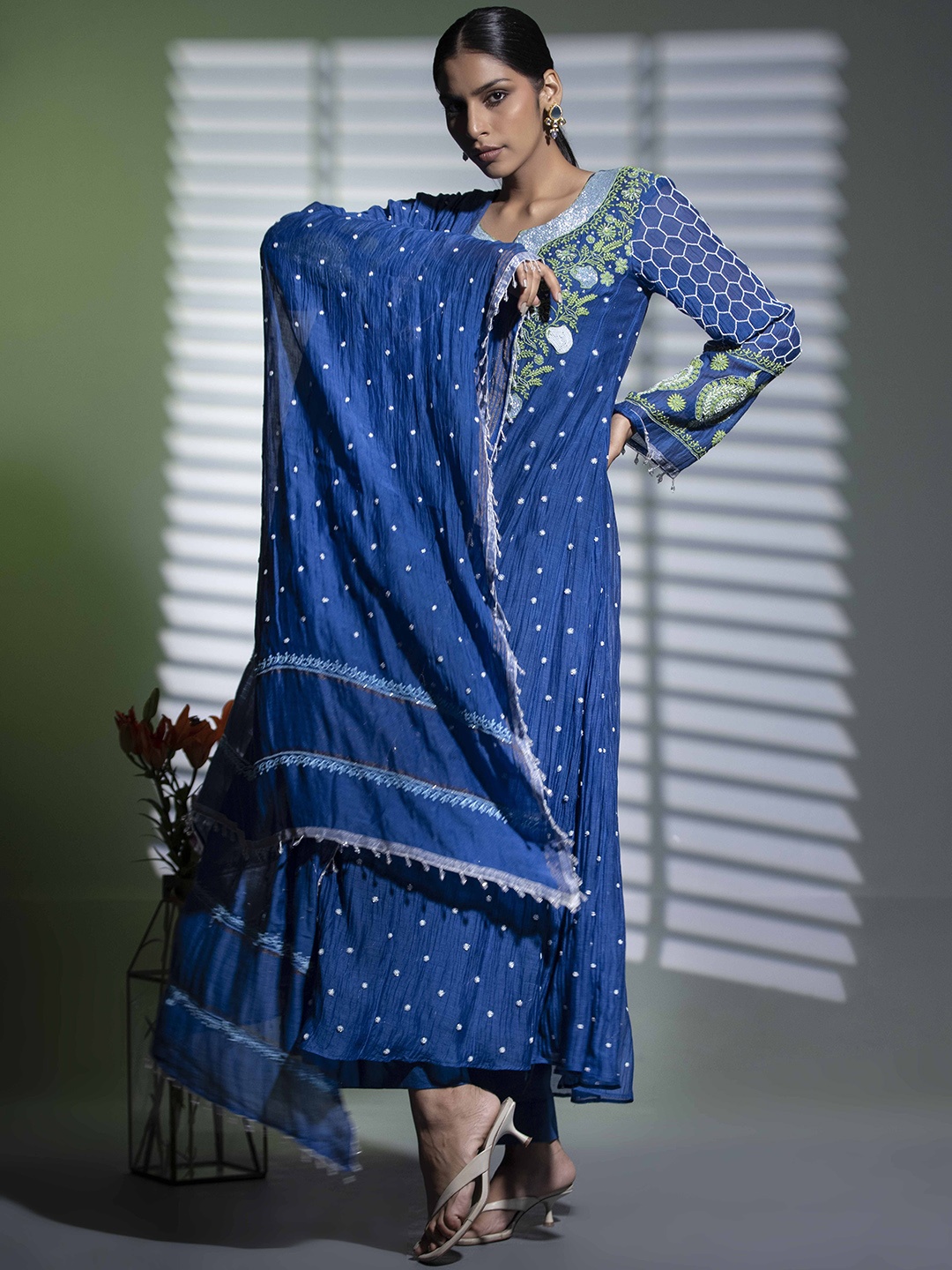 SHWETA DABAS Women Embroidered Empire Chikankari Pure Cotton Kurta with Trousers & With Dupatta, Blue