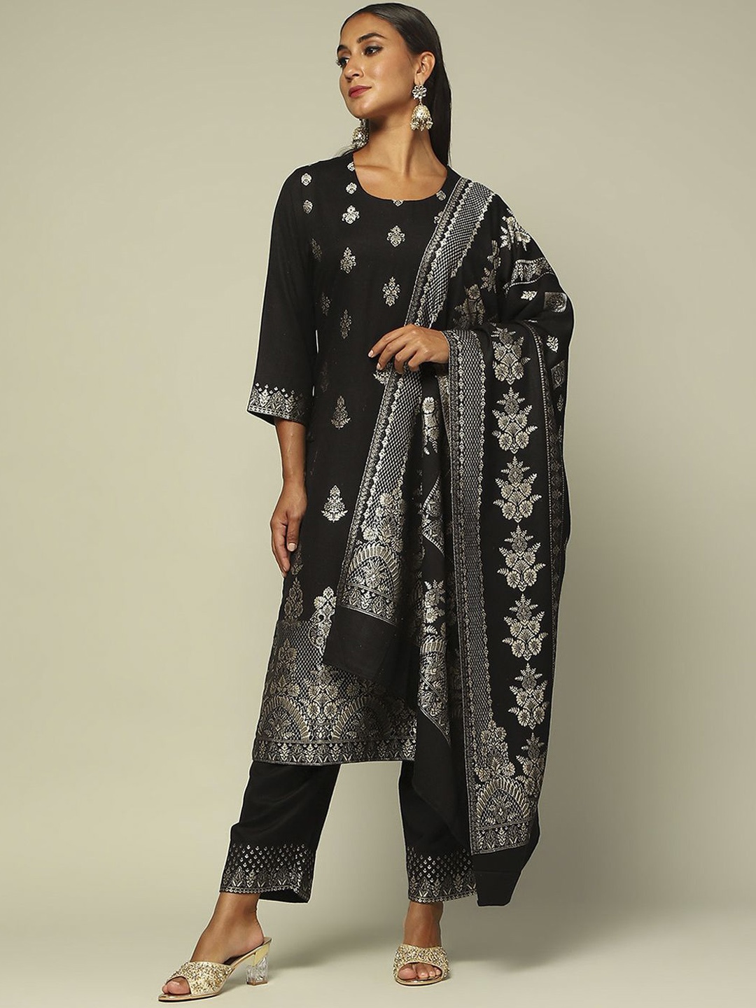 

Rangriti Women Floral Printed Regular Kurta with Palazzos & With Dupatta, Black