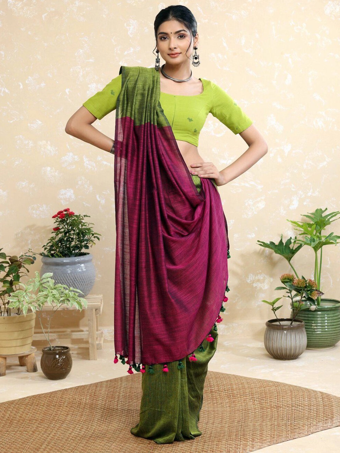 

Sutra Art of Clothing Colourblocked Pure Cotton Handloom Jamdani Saree, Green