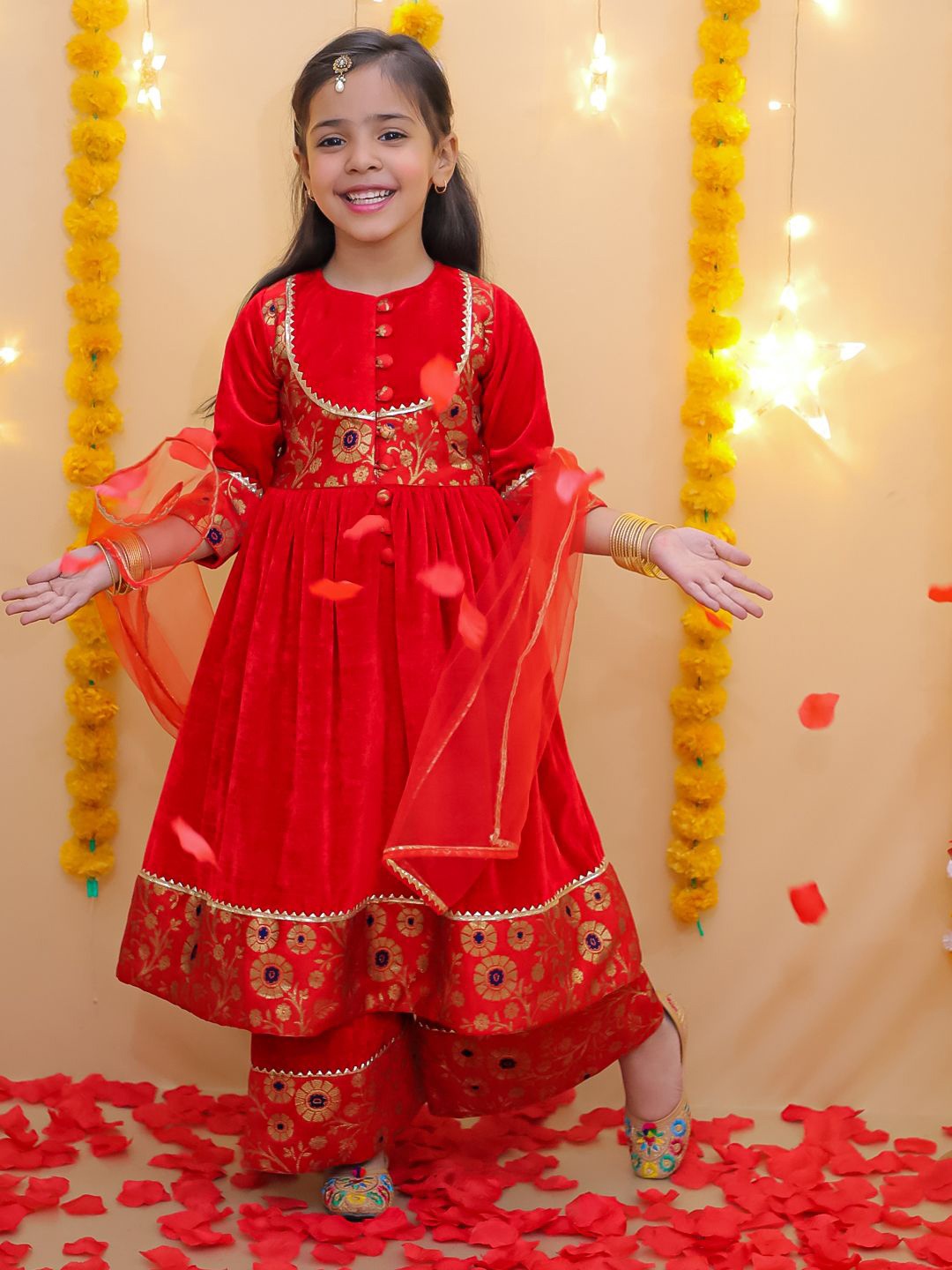 

BownBee Girls Kurta with Palazzos & With Dupatta, Red