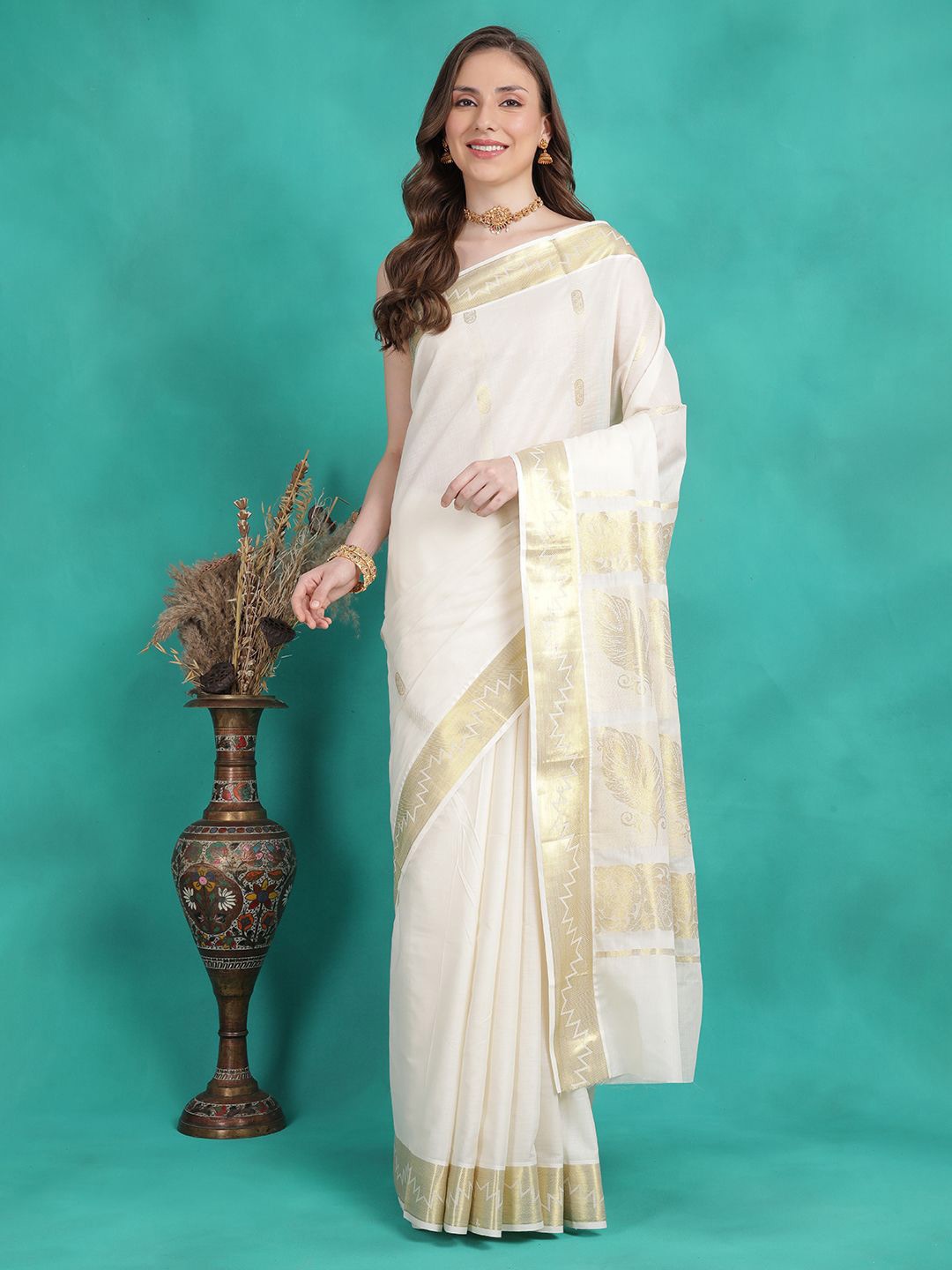 

Sangria Woven Design Saree With Blouse Piece, Cream