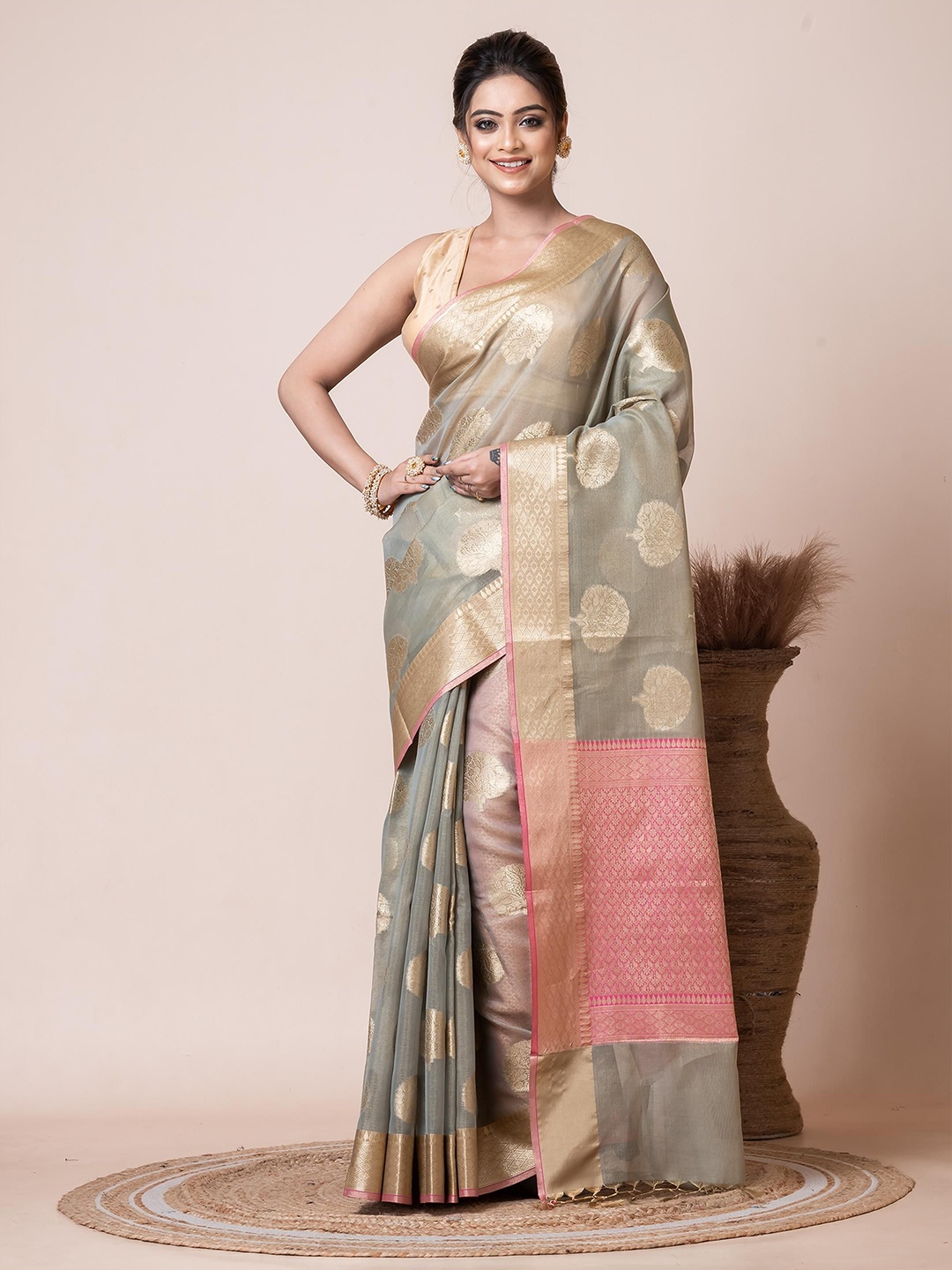 

VIBHAVARI Woven Design Zari Silk Blend Saree, Green