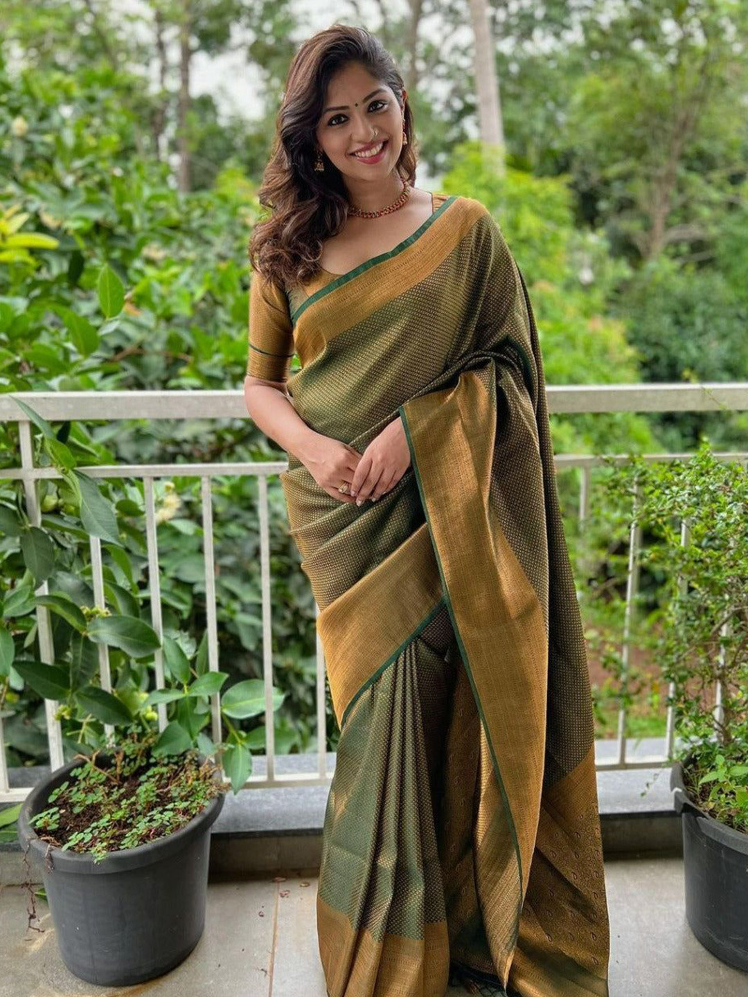 

Jinax Woven Design Zari Pure Silk Banarasi Saree, Green