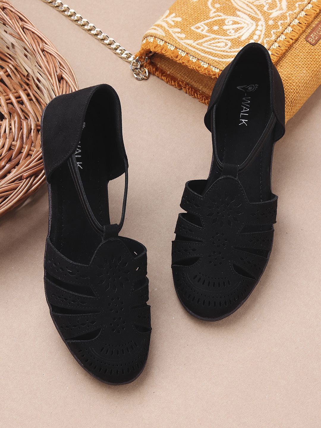

V-WALK Women Gladiator Flat, Black