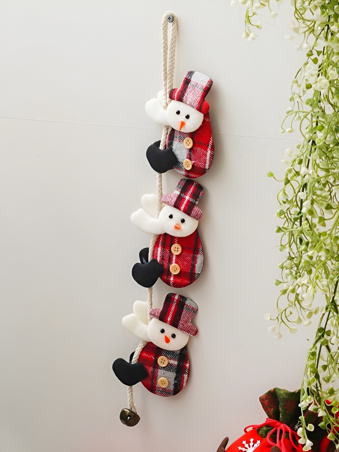 

eCraftIndia Red Snowman Climbing on Rope MERRY CHRISTMAS Wall Hanging