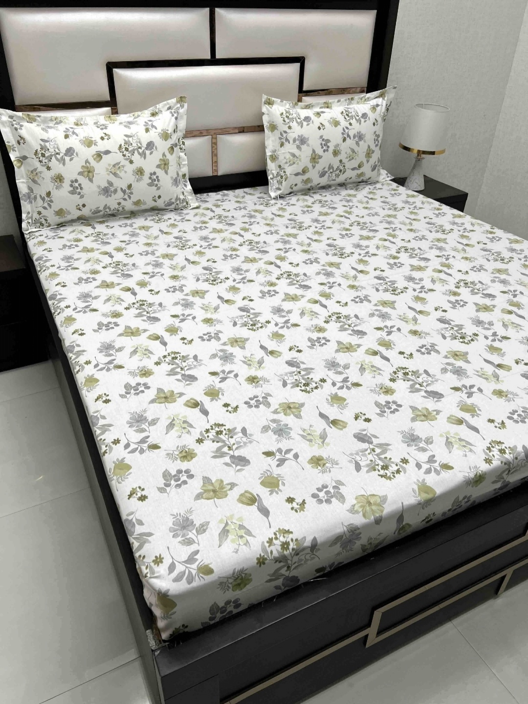 

Pure Decor Royal Passion White Printed Pure Cotton 330TC Queen Bedsheet Set 2.54 x 2.26 m