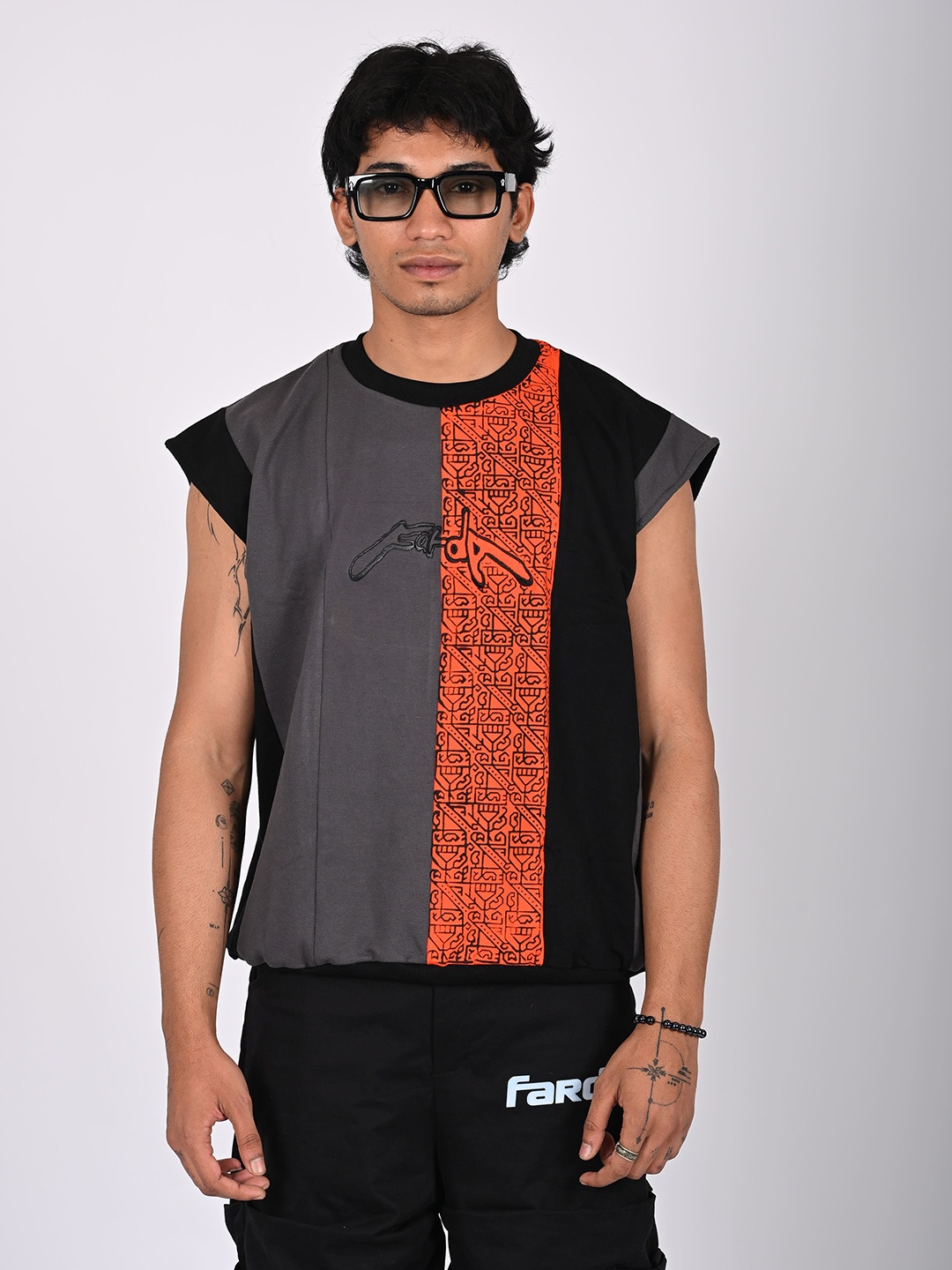 

FARDA Unisex Brand Logo T-shirt, Black