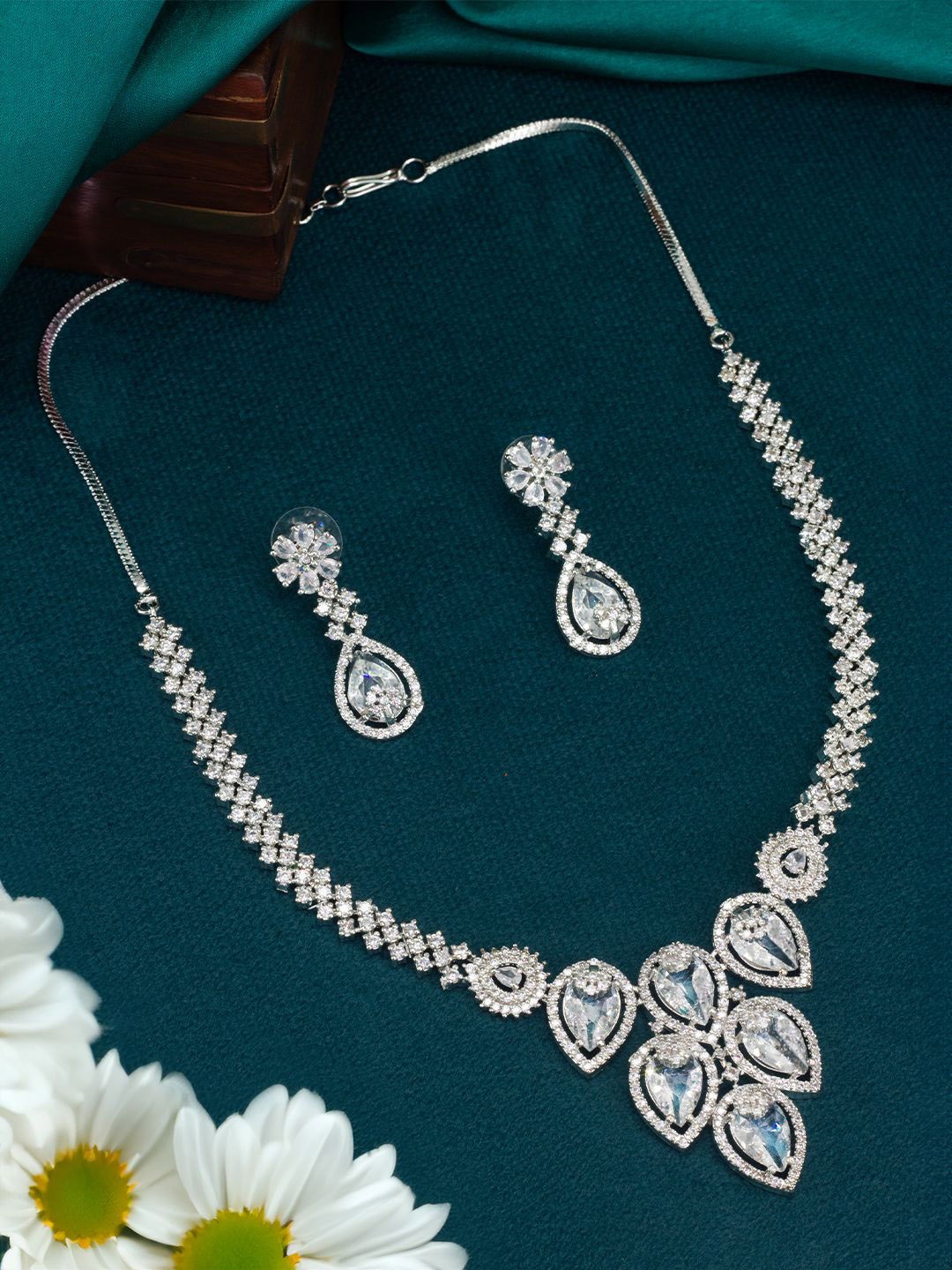 

PRIVIU Rhodium Plated American Diamond StuddedJewellery Set, Silver