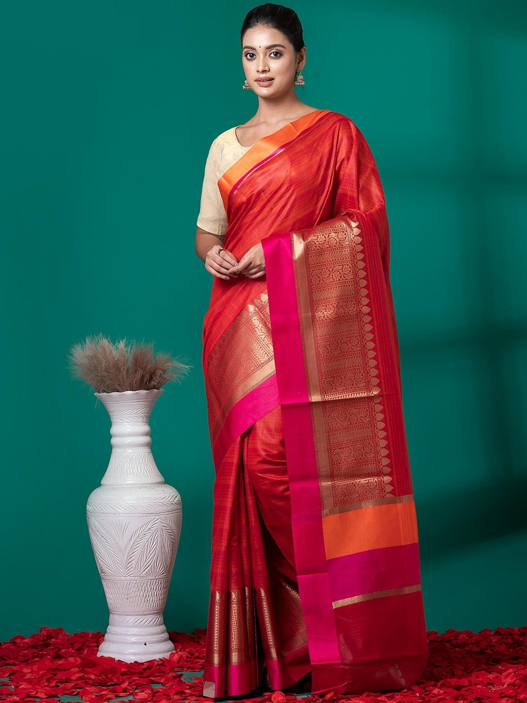

VIBHAVARI Zari Silk Cotton Fusion Saree, Red