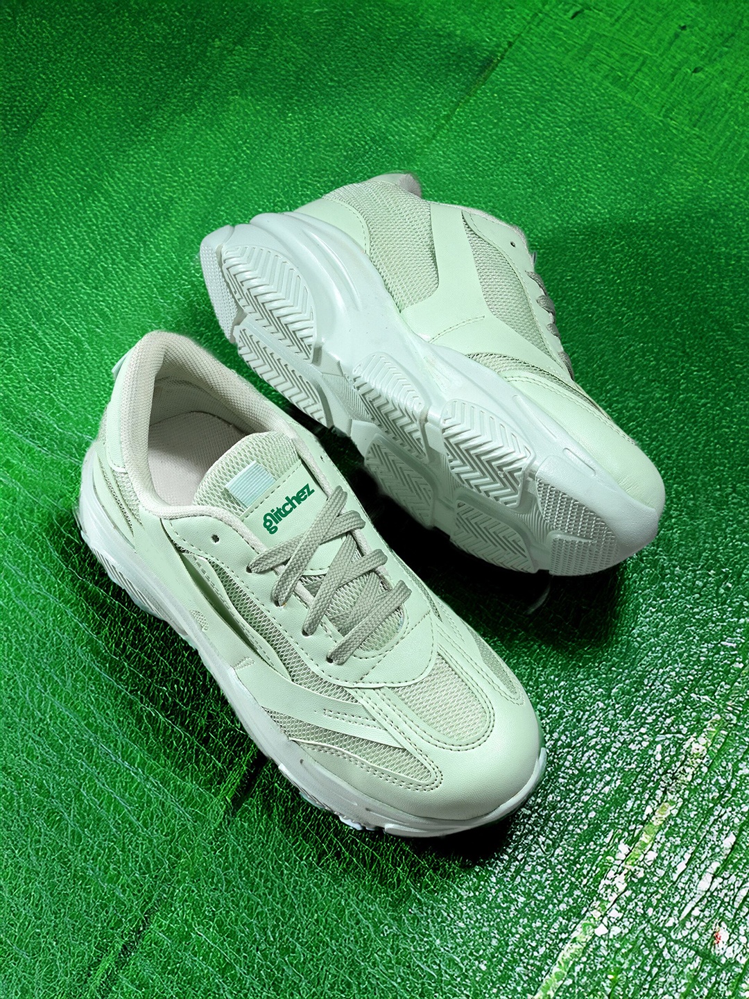 

glitchez Men Solid Sneakers, Green