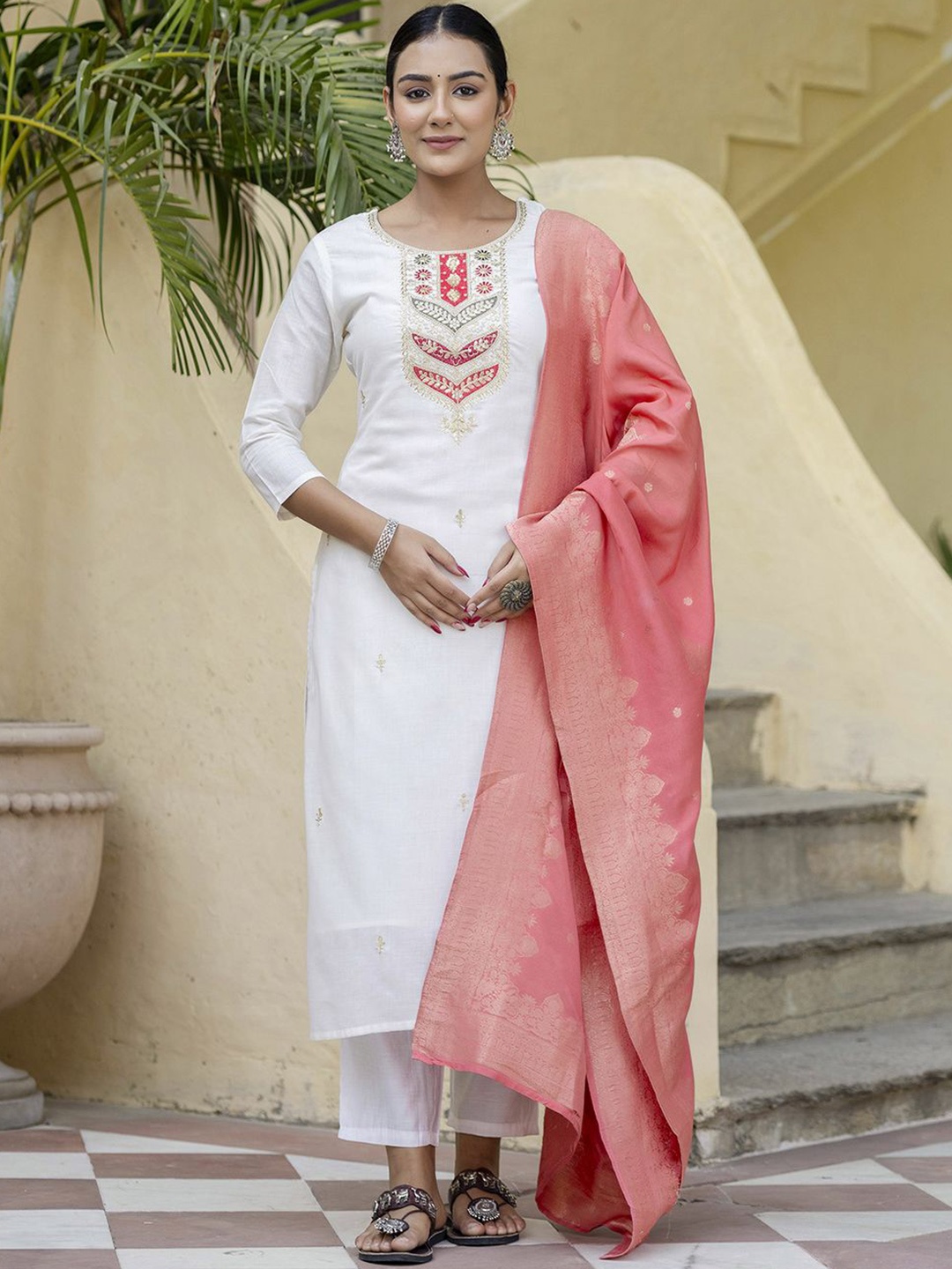 

Navlik Women Floral Embroidered Regular Thread Work Kurta with Trousers & With Dupatta, Off white