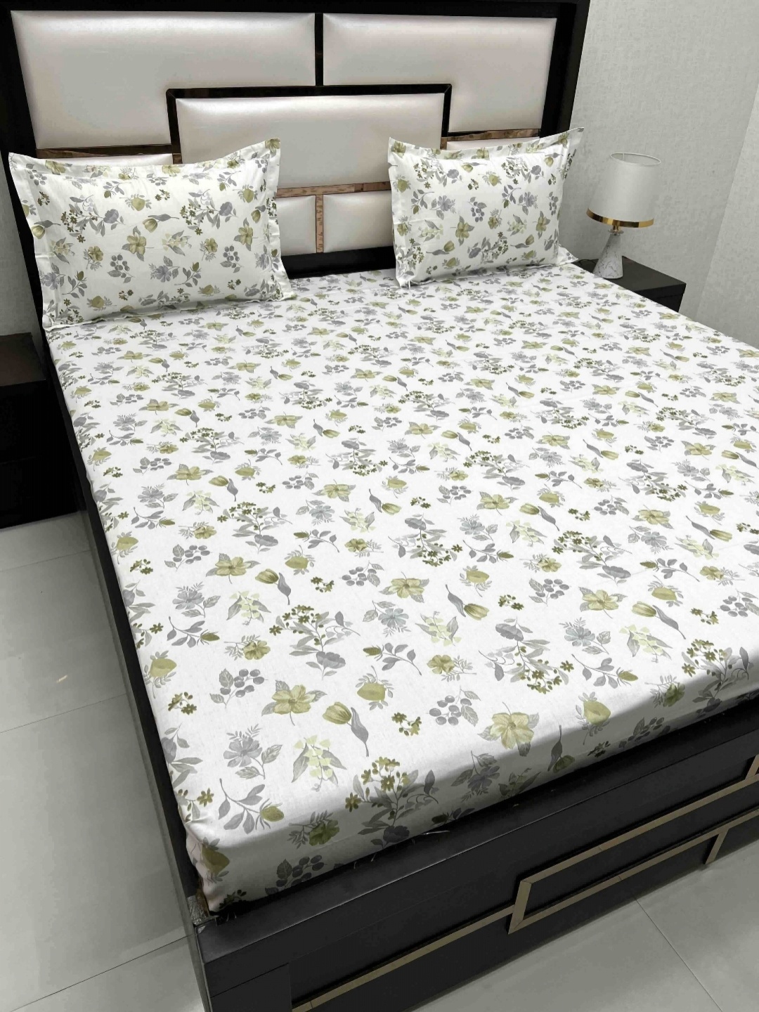 

Pure Decor Royal Passion White Printed Pure Cotton 260 TC Queen Bedsheet Set 2.54 x 2.26 m